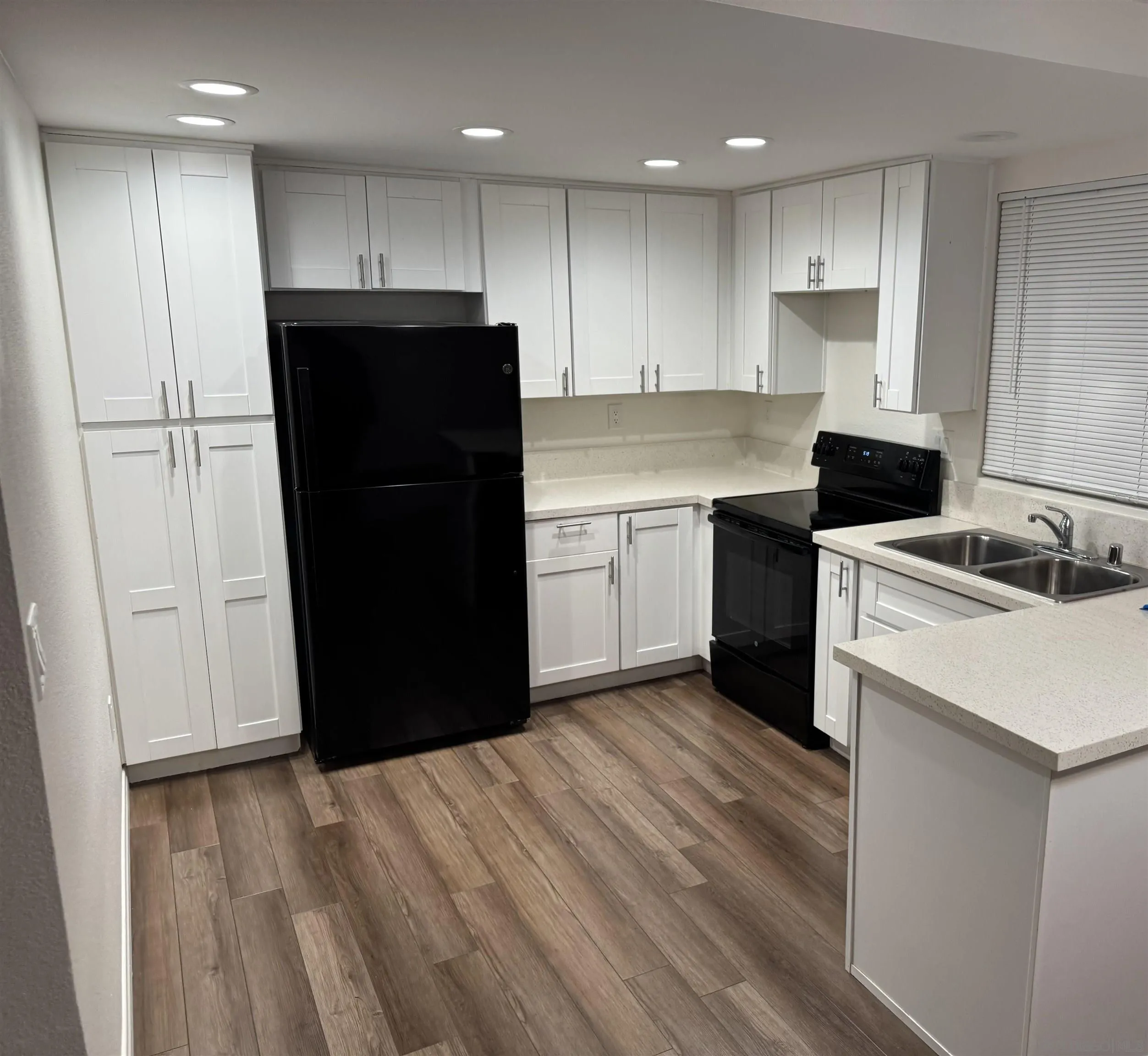 Photo #2: 250000137 Listing 