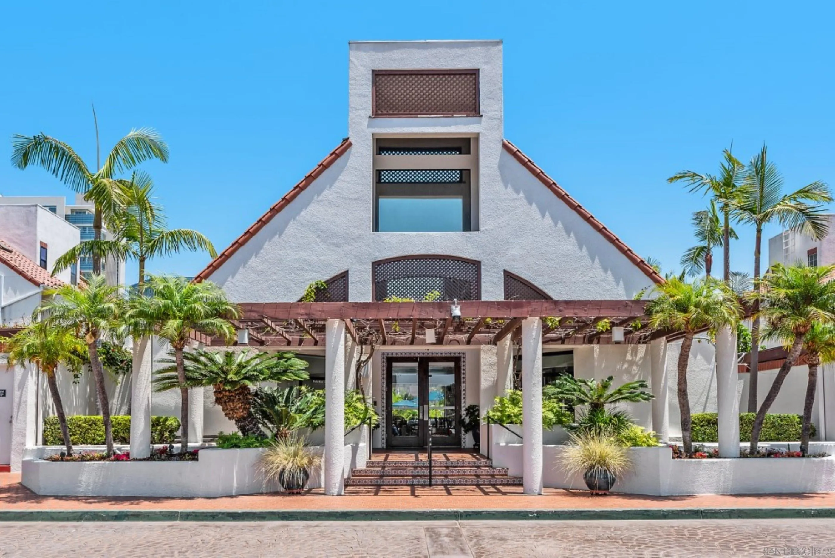 Photo #2: 250000179 Listing 