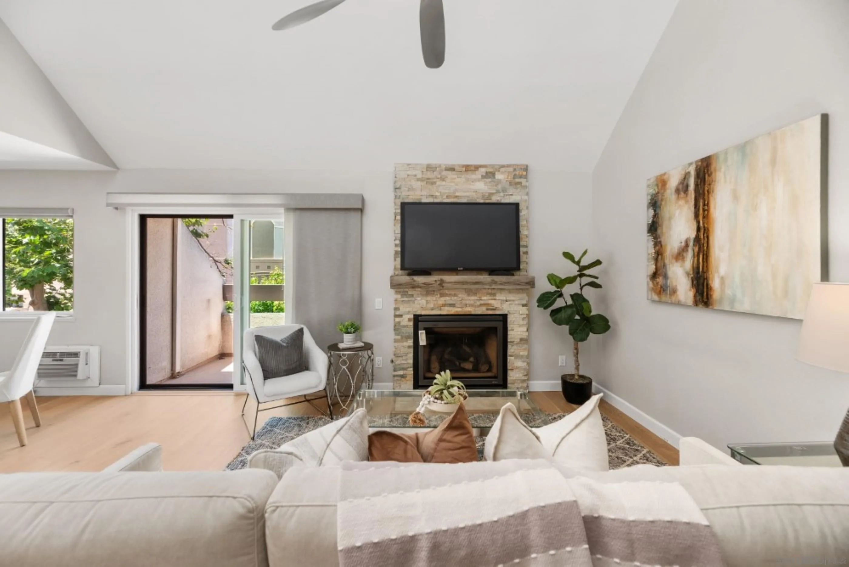 Photo #6: 250000179 Listing 