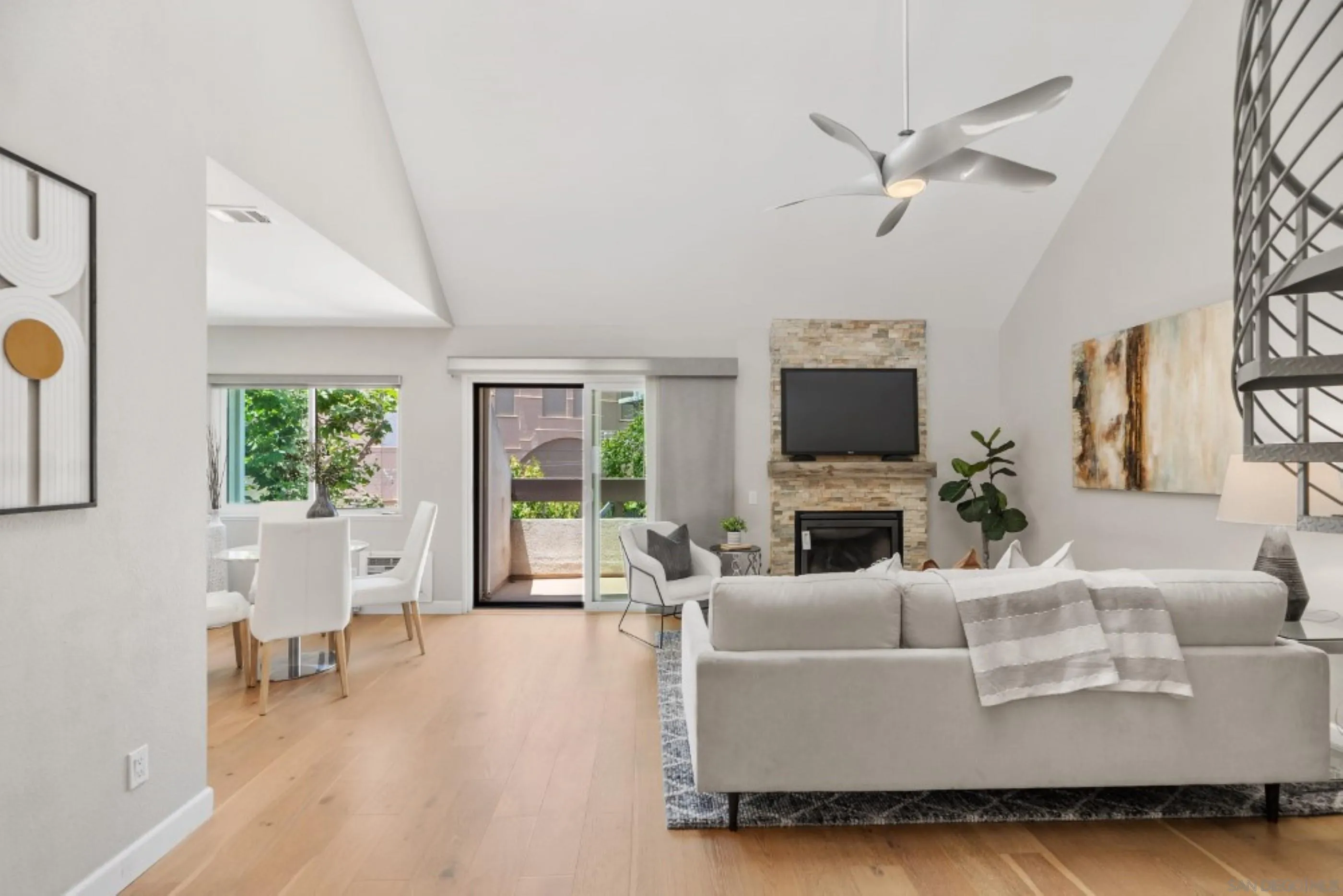 Photo #5: 250000179 Listing 