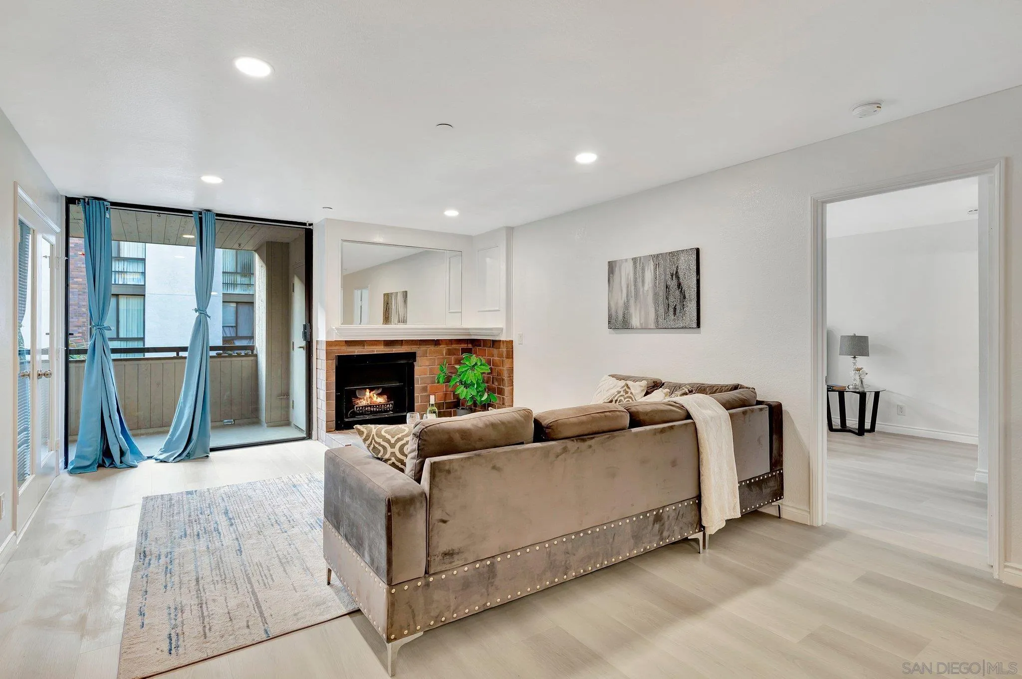 Photo #5: 250000214 Listing 