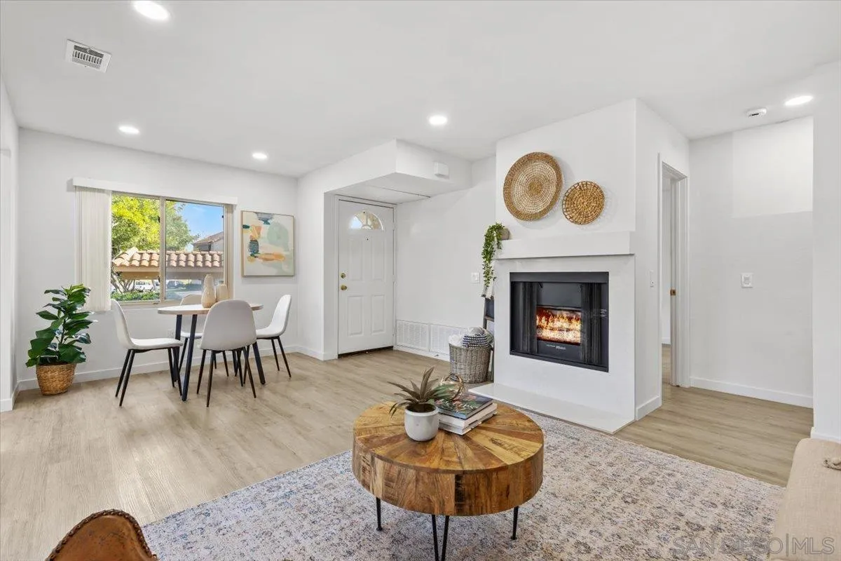 Photo #3: 250000259 Listing 