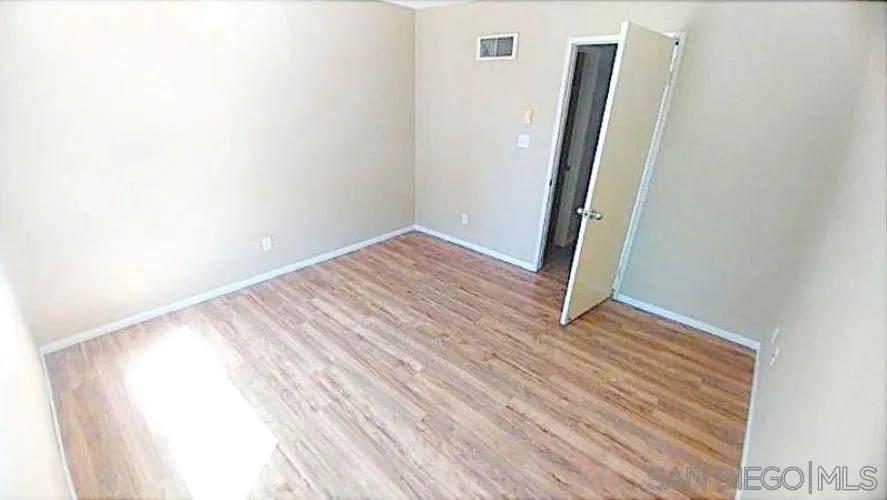 Photo #5: 250000286 Listing 