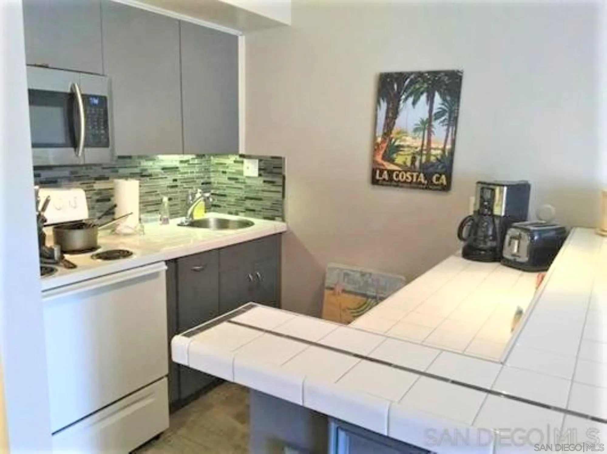 Photo #3: 250000309 Listing 