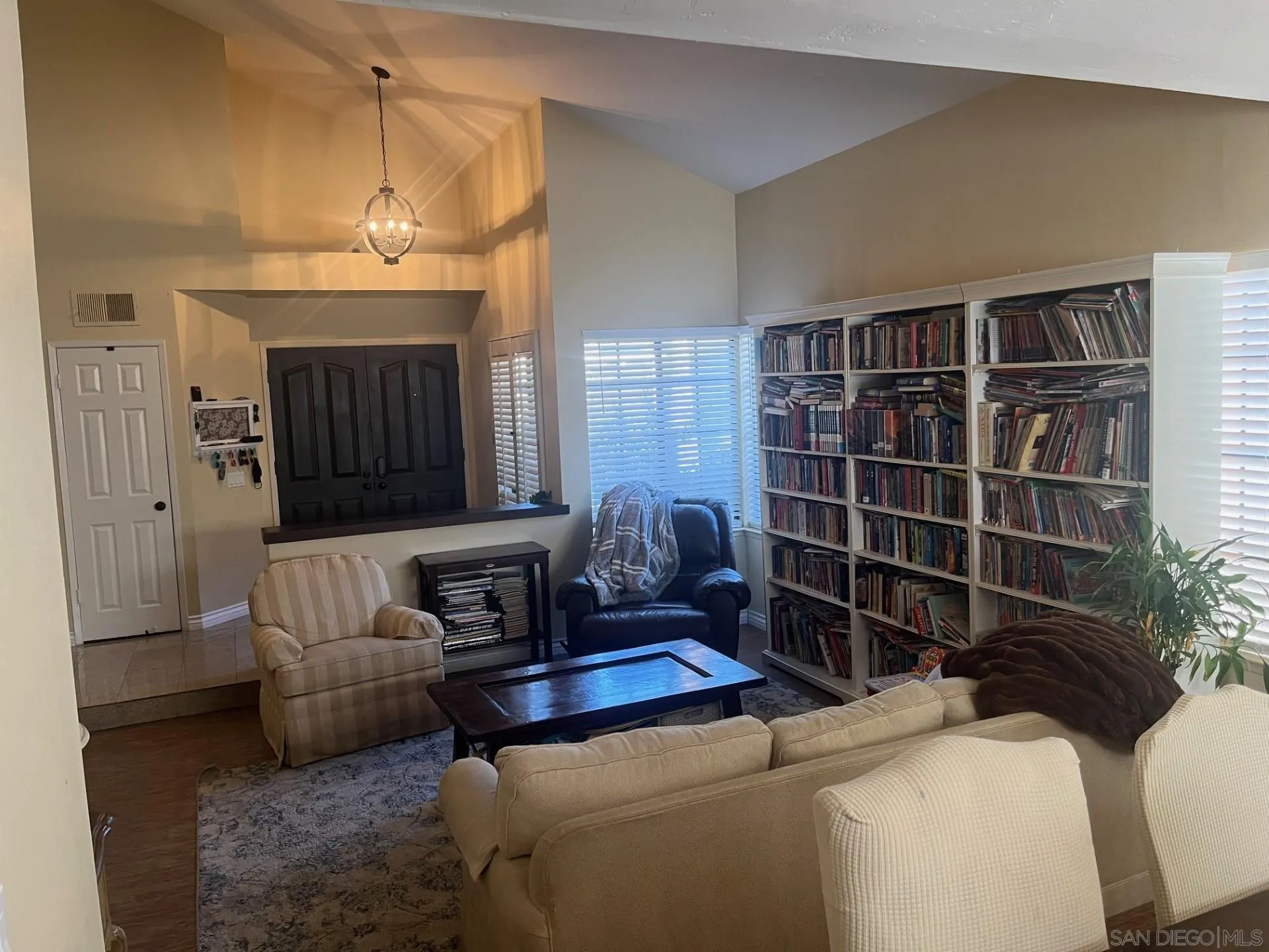 https://cdn.realtyfeed.com/cdn/127/250000357/70a34bff2ad9281bd0958d5b86989d40.webp