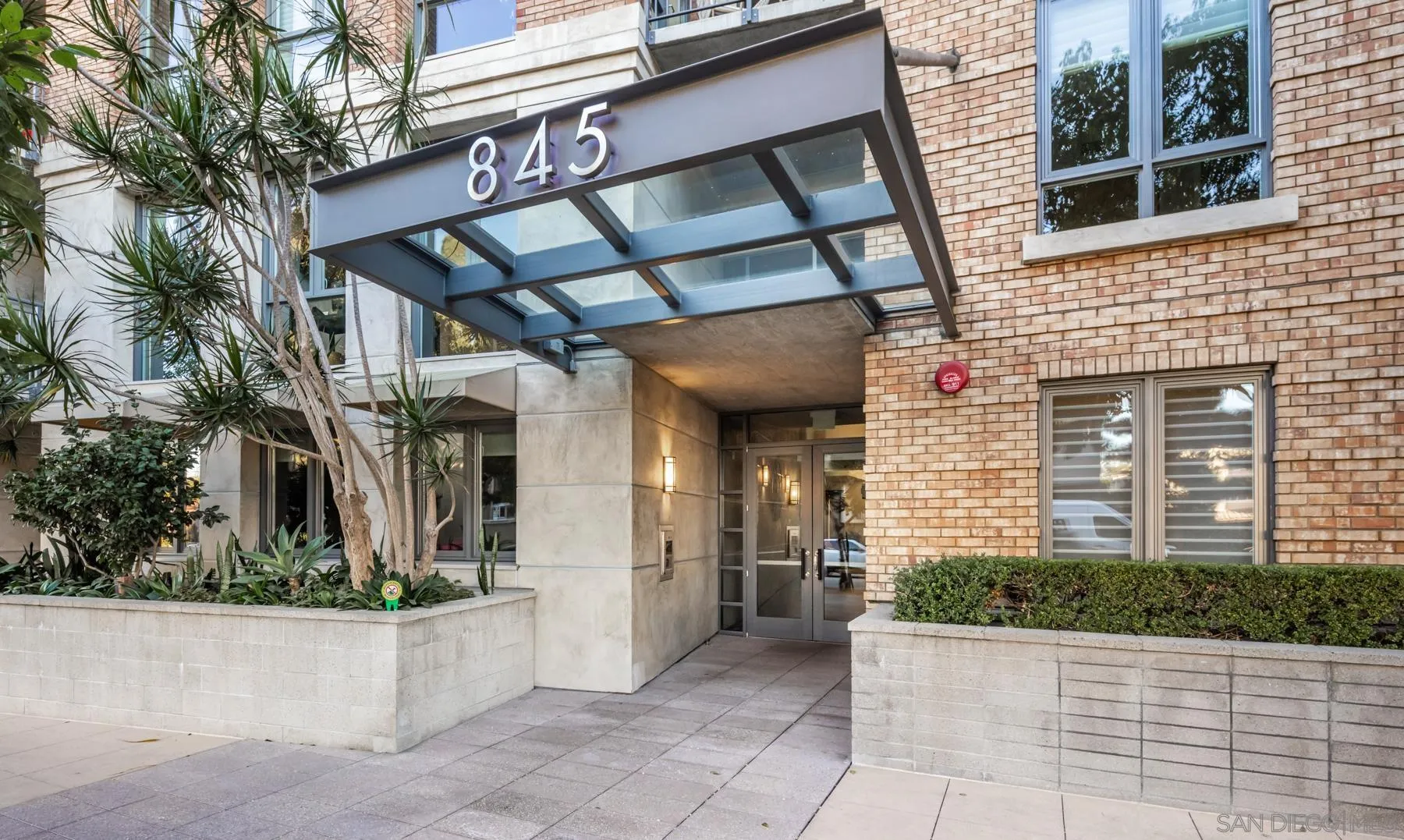 Photo #2: 250000359 Listing 
