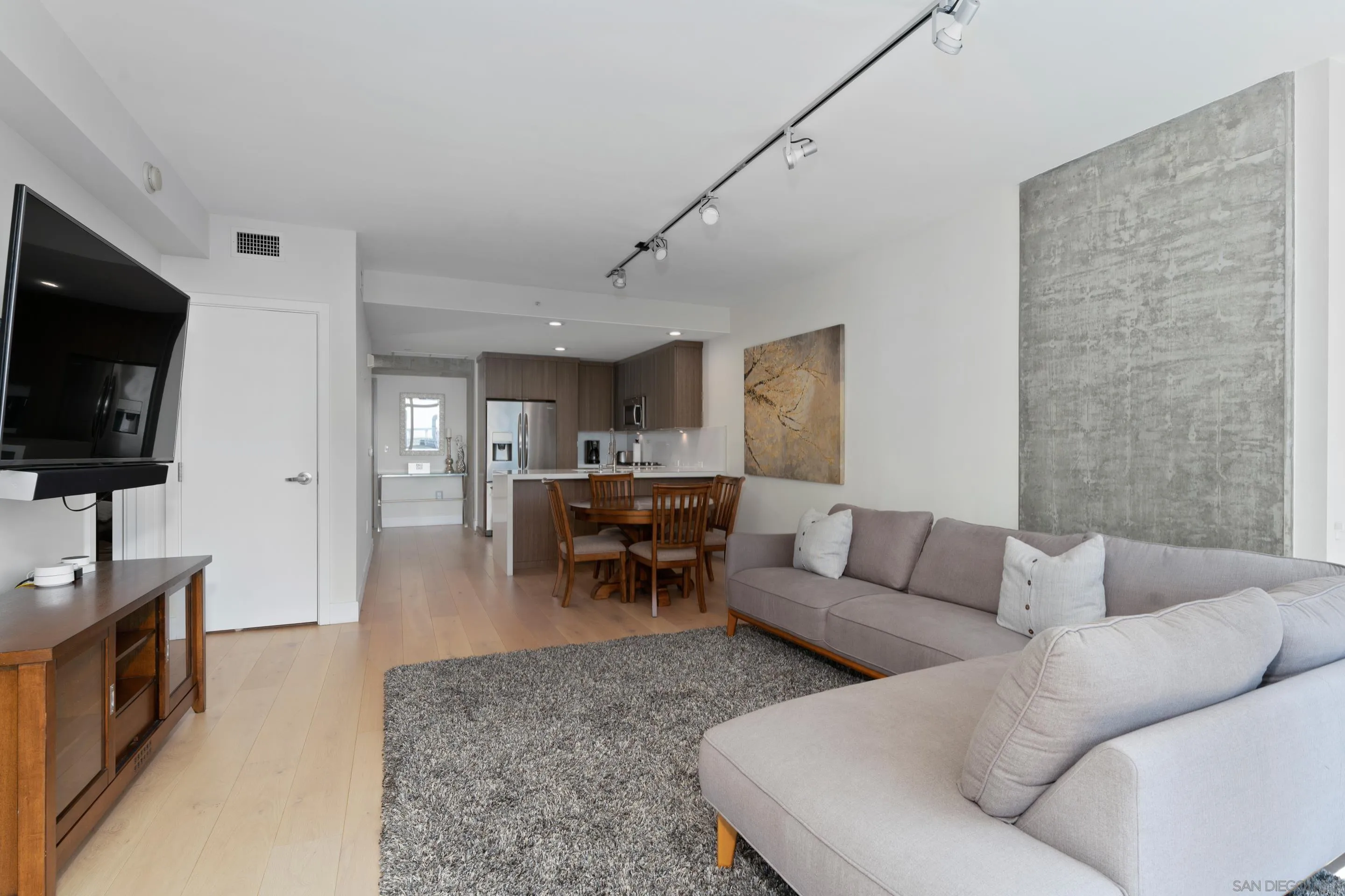 Photo #5: 250000414 Listing 