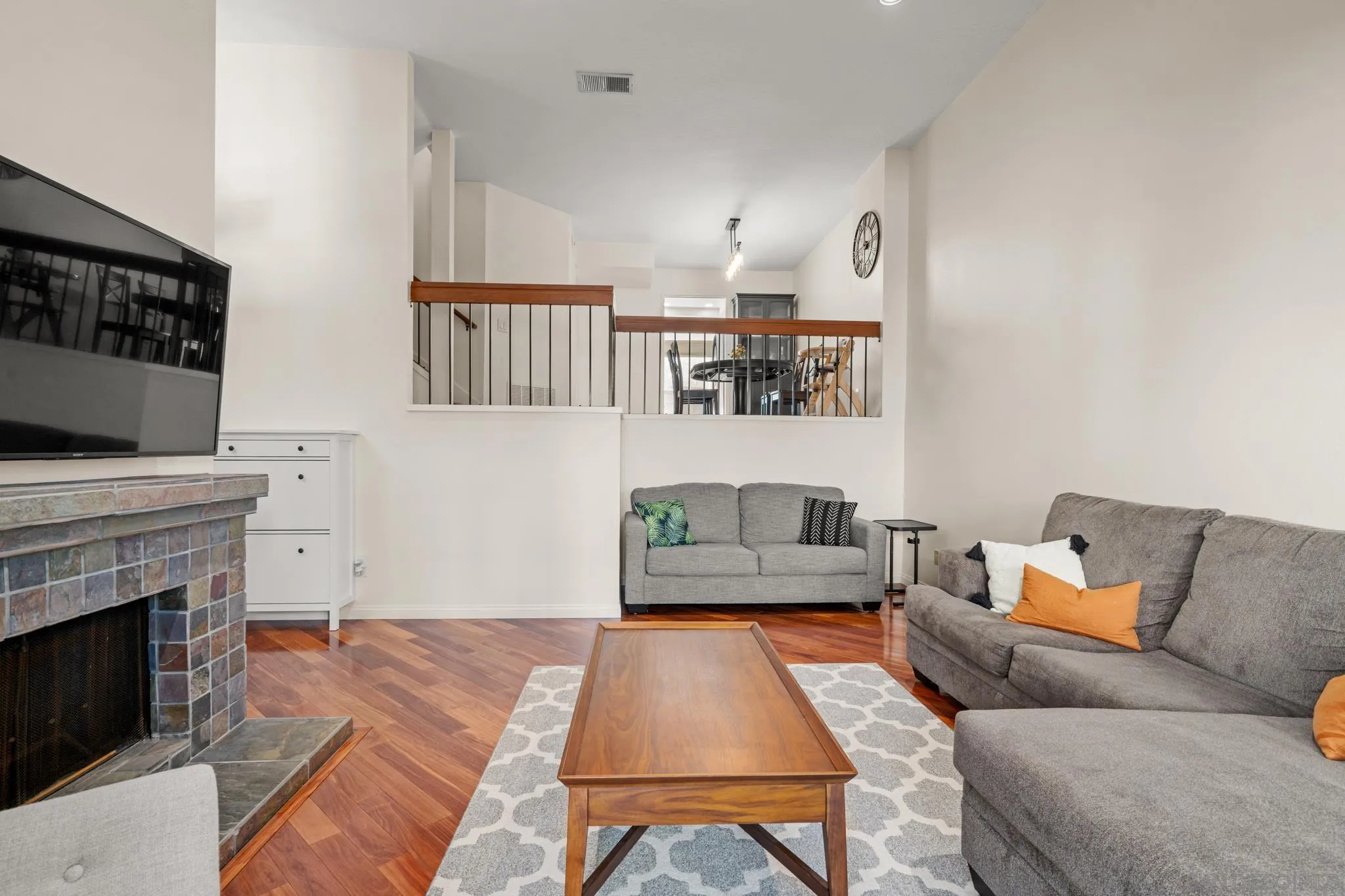 Photo #3: 250000503 Listing 