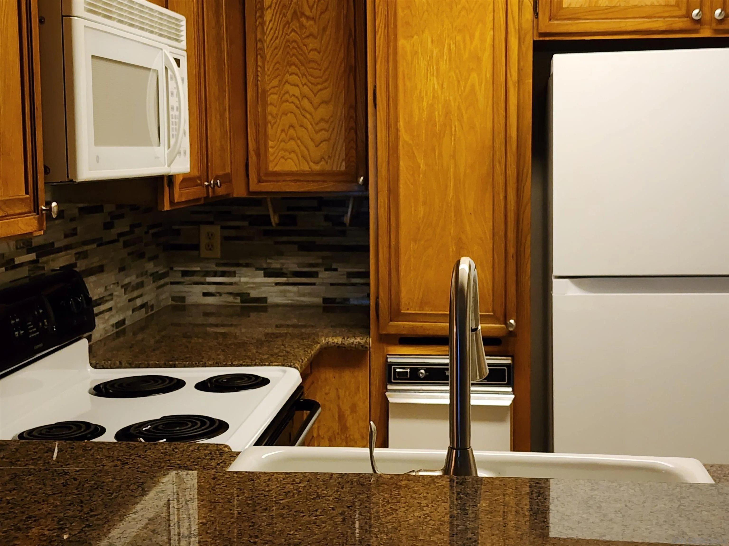 Photo #10: 250000510 Listing: Photo #10