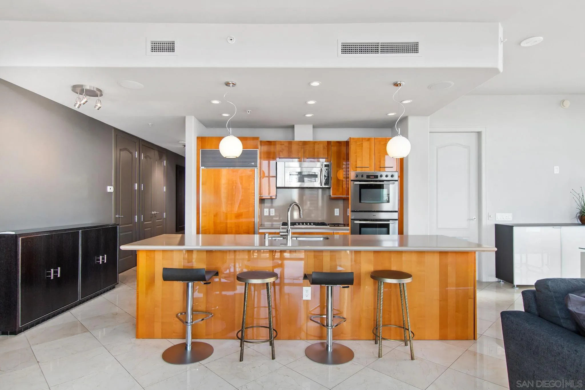 Photo #5: 250000548 Listing 