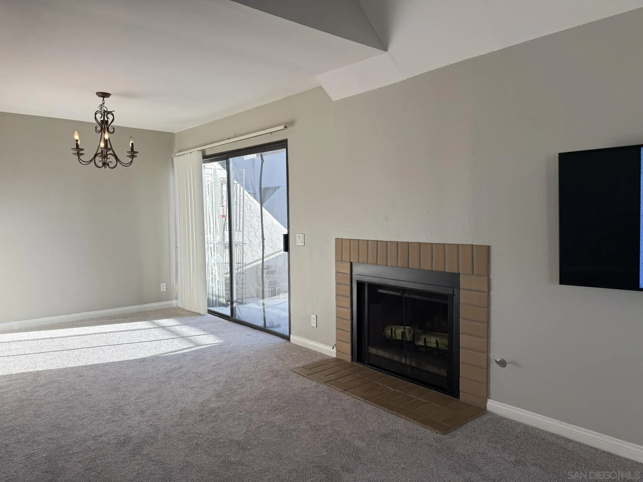 Photo #2: 250000680 Listing 