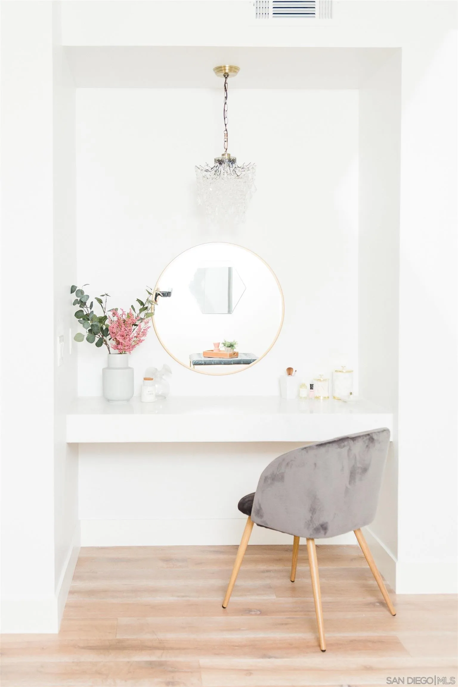 https://cdn.realtyfeed.com/cdn/127/250000702/0f369d565b47c8f5a8ce0320c8272629.webp