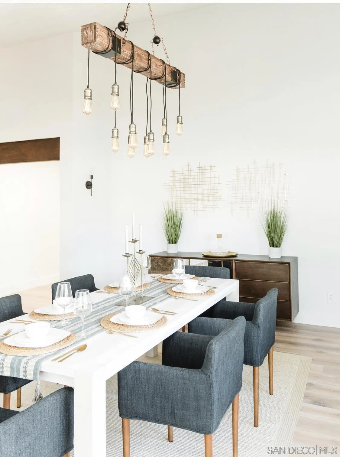 https://cdn.realtyfeed.com/cdn/127/250000702/fa5194614f8e418f60317d7732f53e65.webp