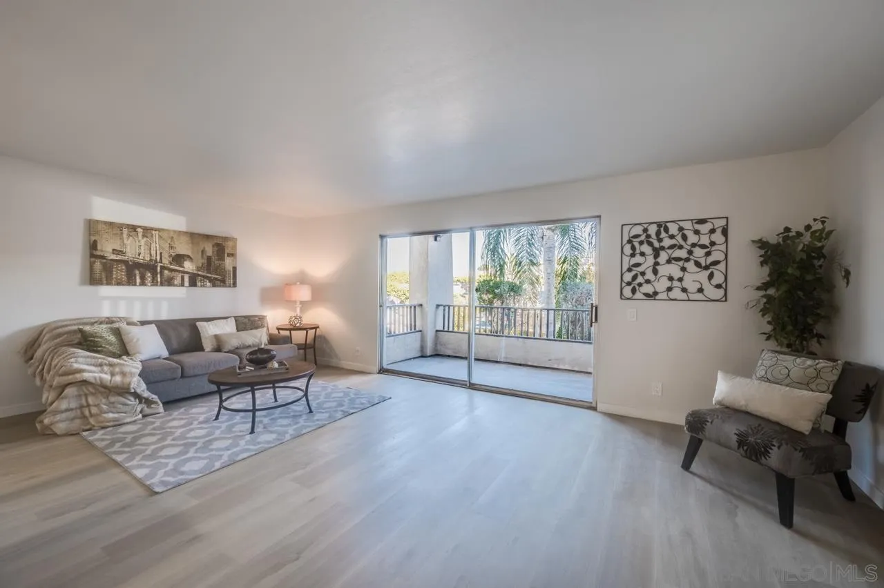 Photo #4: 250000800 Listing 