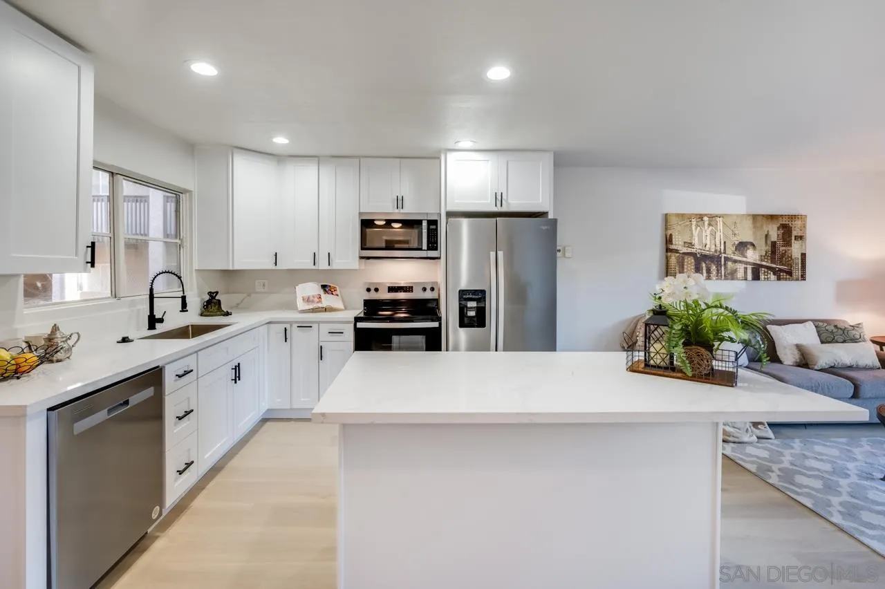 Photo #3: 250000800 Listing 