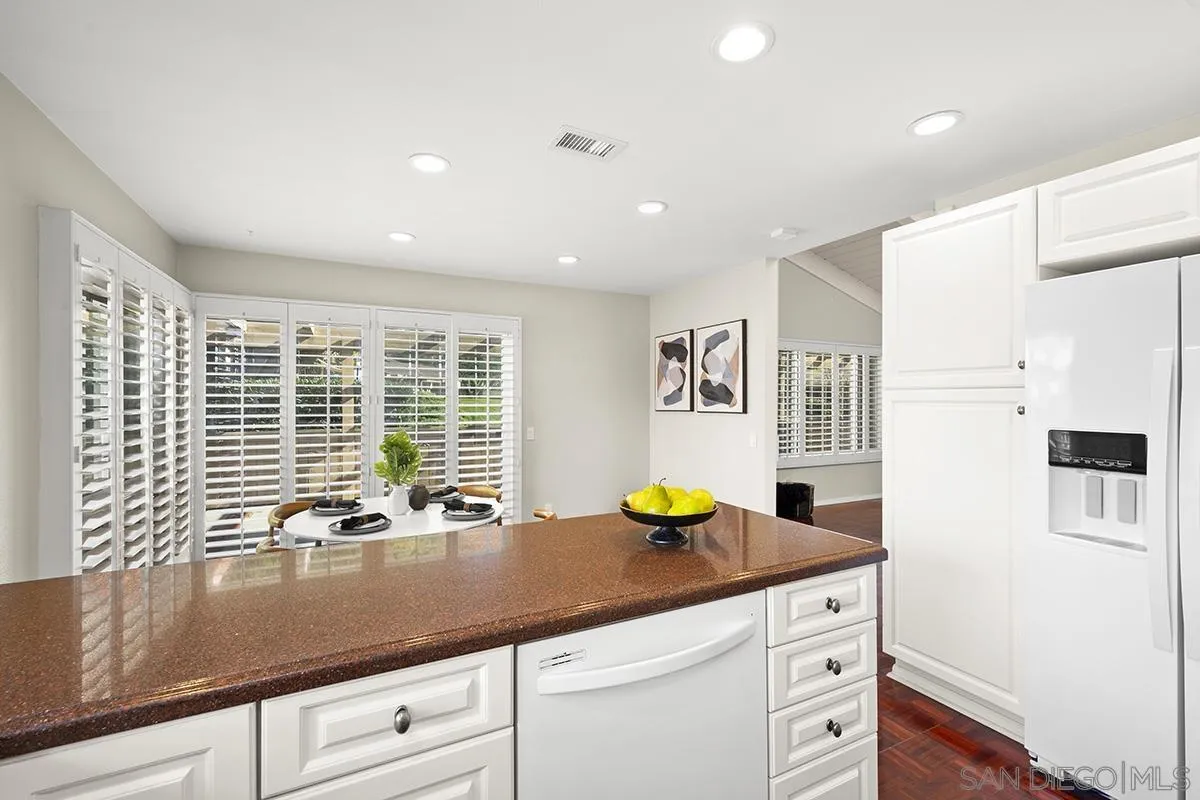 Photo #6: 250000826 Listing 