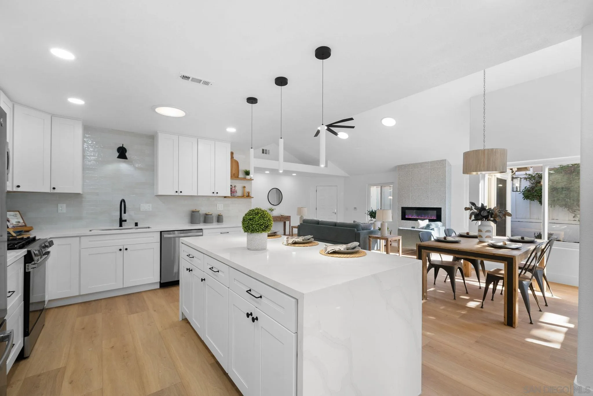 Photo #6: 250000851 Listing 