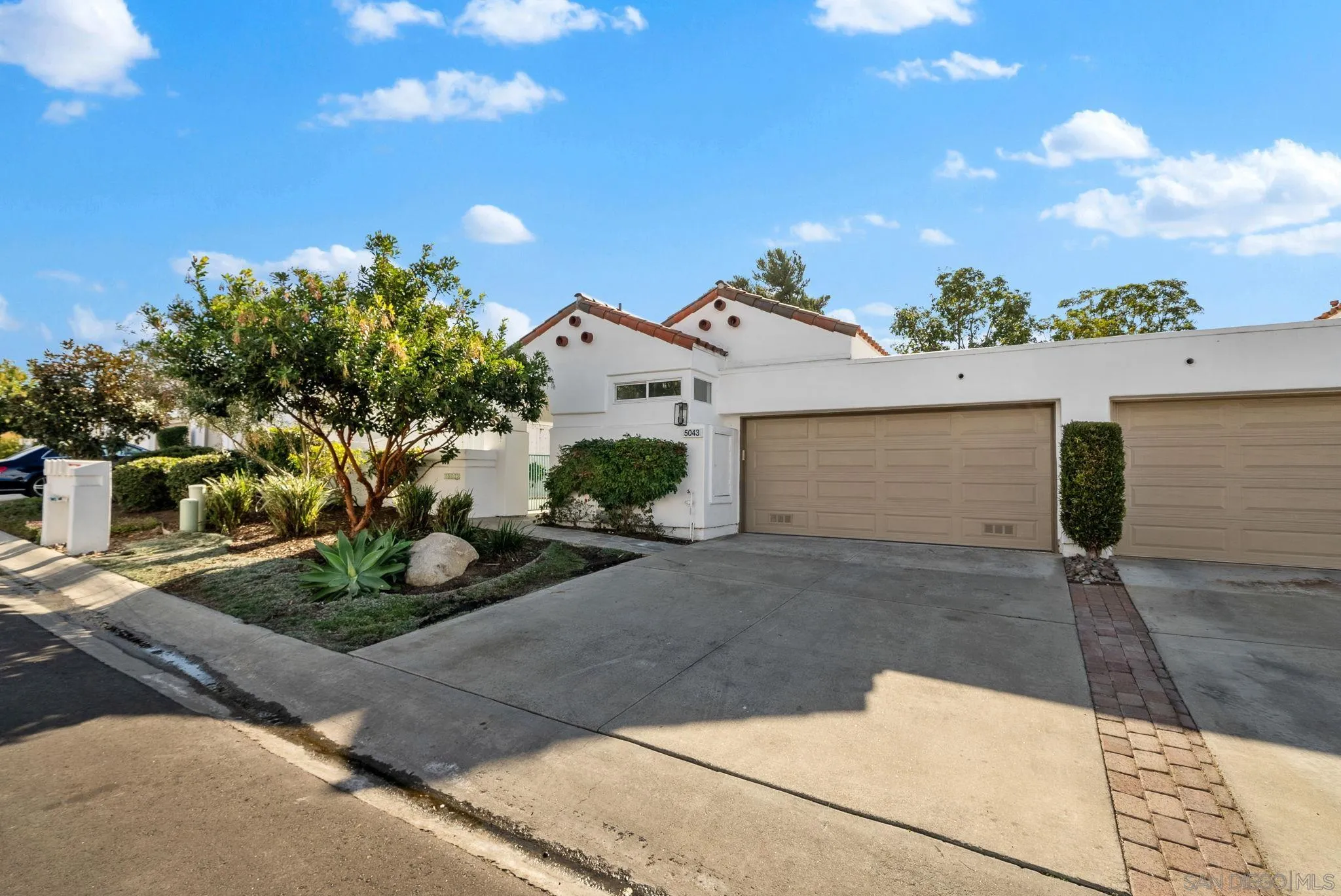 Photo #2: 250000851 Listing 