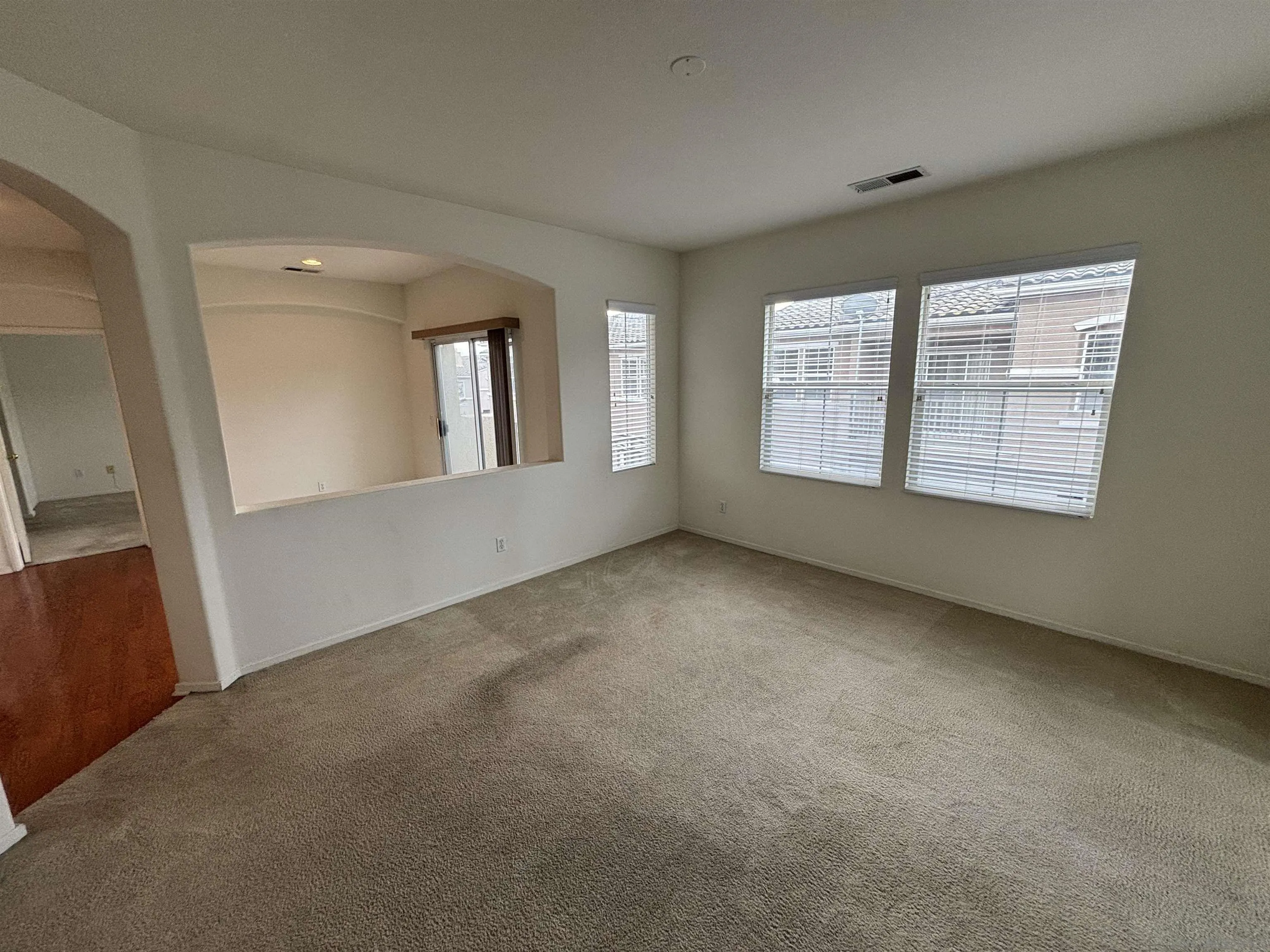 Photo #3: 250000913 Listing 