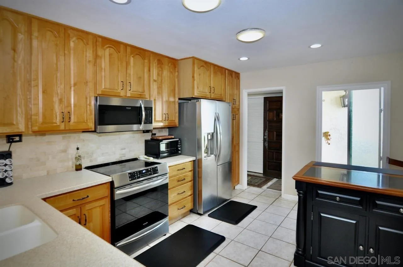https://cdn.realtyfeed.com/cdn/127/250000949/a67a810b3f30df1eb42801d19c2dcb7f.webp