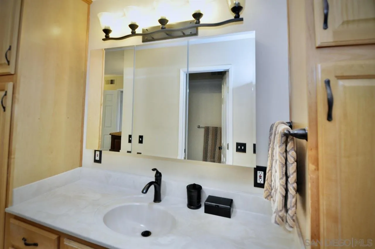 https://cdn.realtyfeed.com/cdn/127/250000949/ed872a14e68e8d6e69798ff536f99ad4.webp