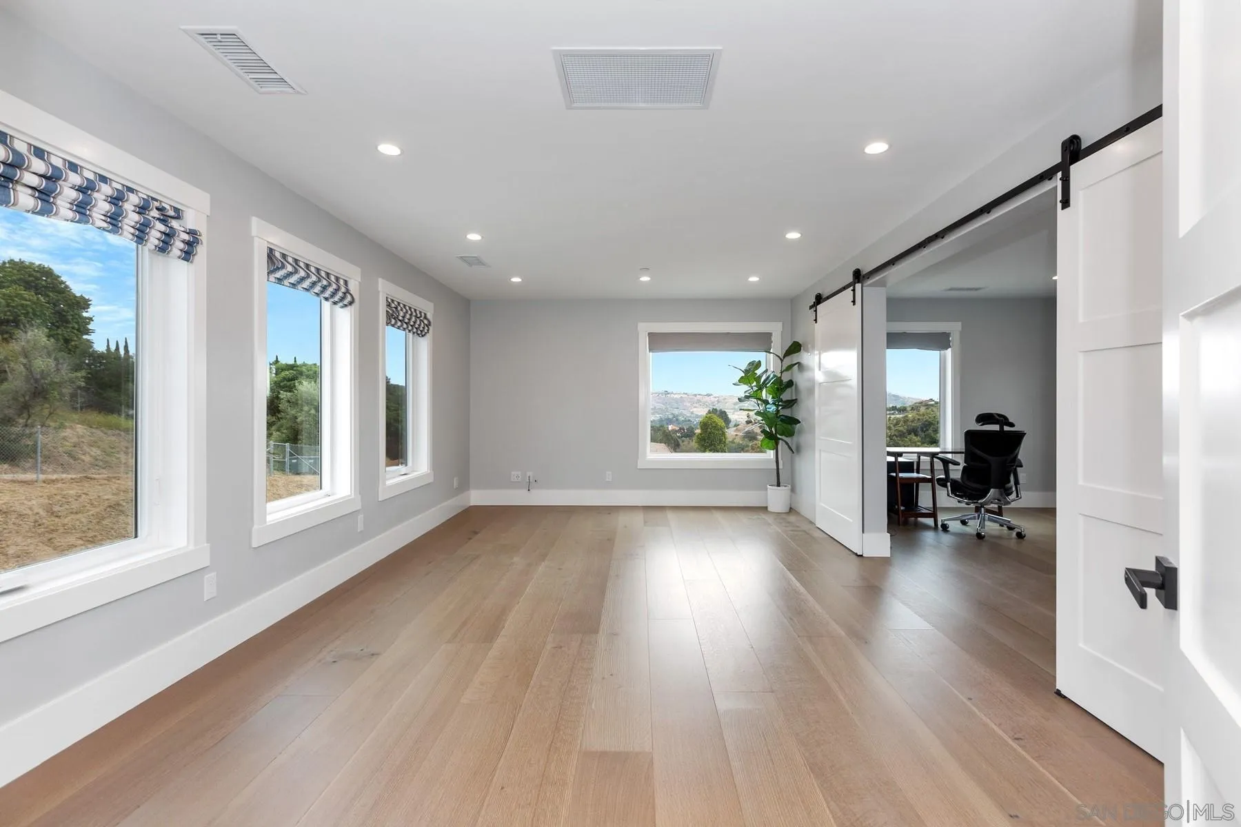 https://cdn.realtyfeed.com/cdn/127/250000994/cc18d84d817e9c3cd991f0205400cf67.webp