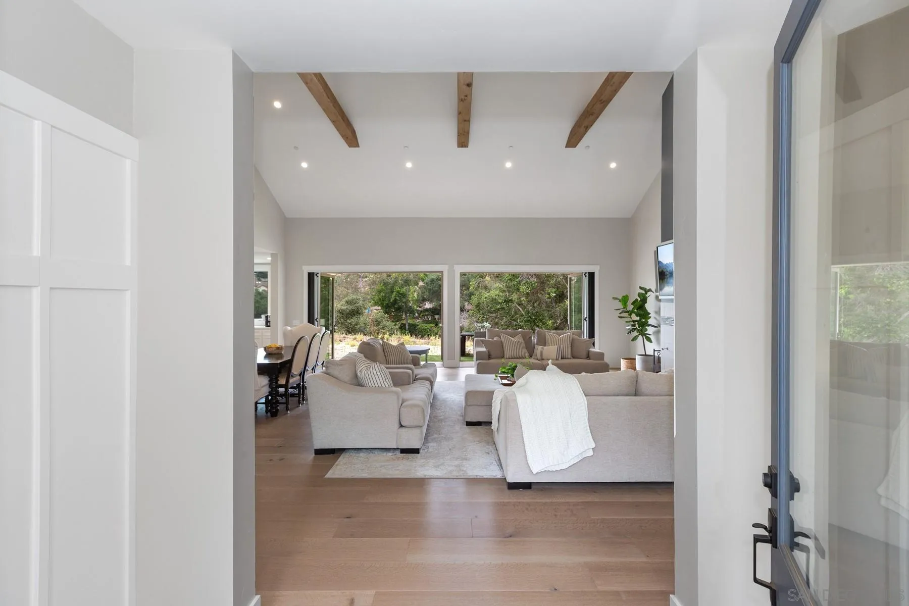 https://cdn.realtyfeed.com/cdn/127/250000994/cee99e1e5b88d026d9626aa571a5f1e0.webp