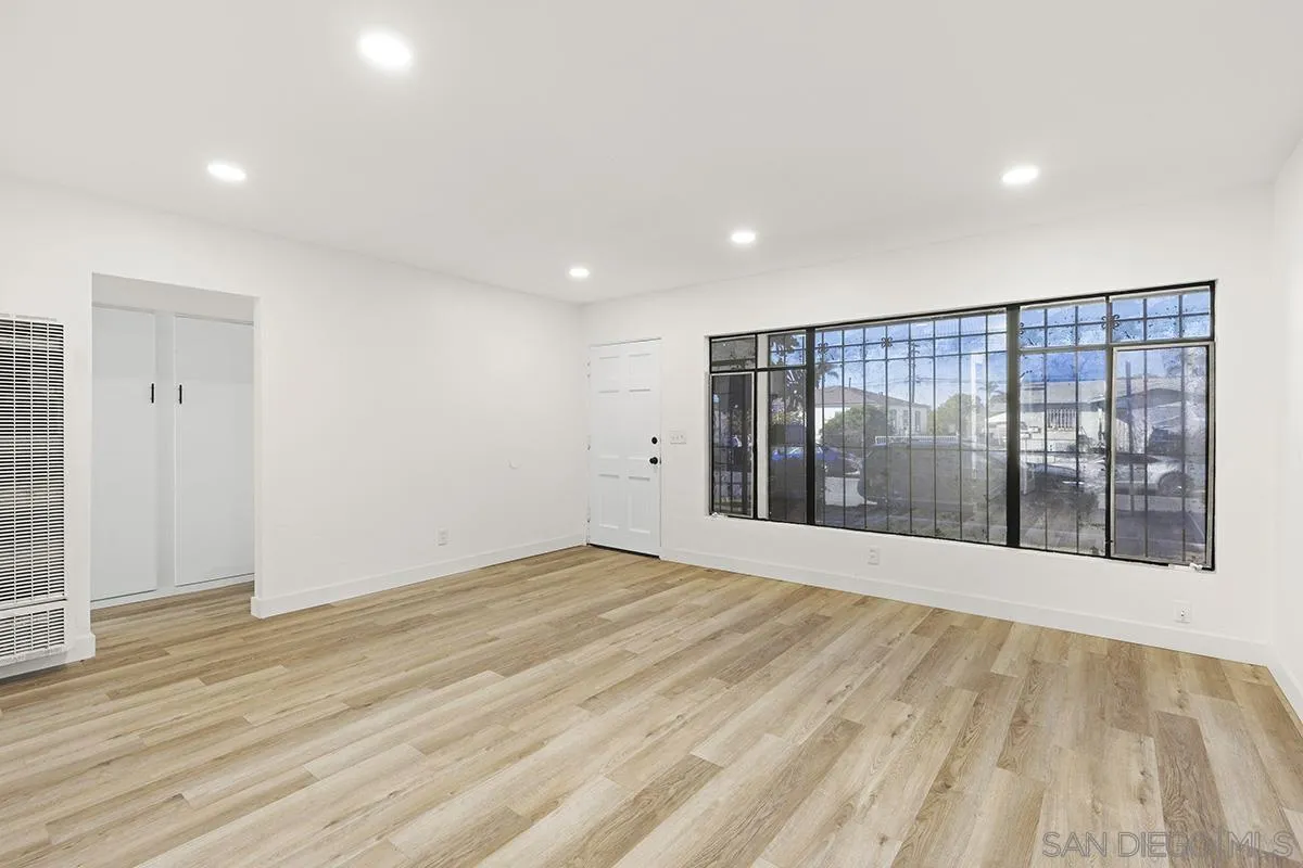 https://cdn.realtyfeed.com/cdn/127/250001002/6dd7118c2a61f6db212f3313e86b82d9.webp