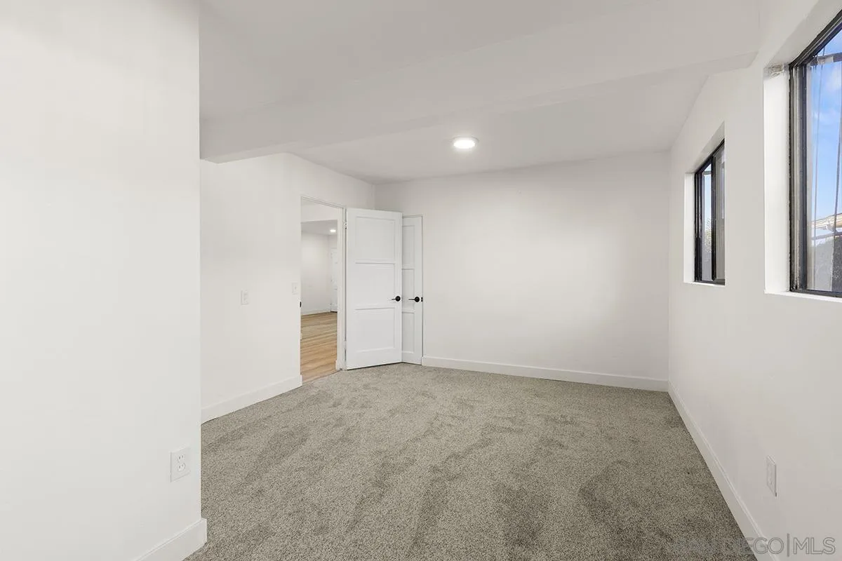 https://cdn.realtyfeed.com/cdn/127/250001002/a590d2337fe0bcadb8ac58e0c4a4d694.webp
