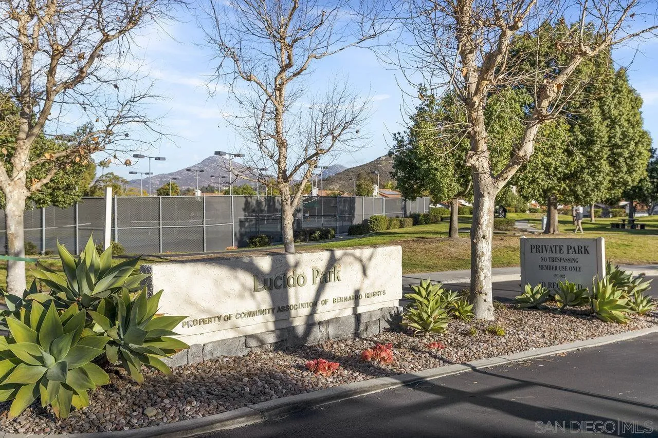 https://cdn.realtyfeed.com/cdn/127/250001010/a383c9c6d6af804783ef20dfa923c361.webp
