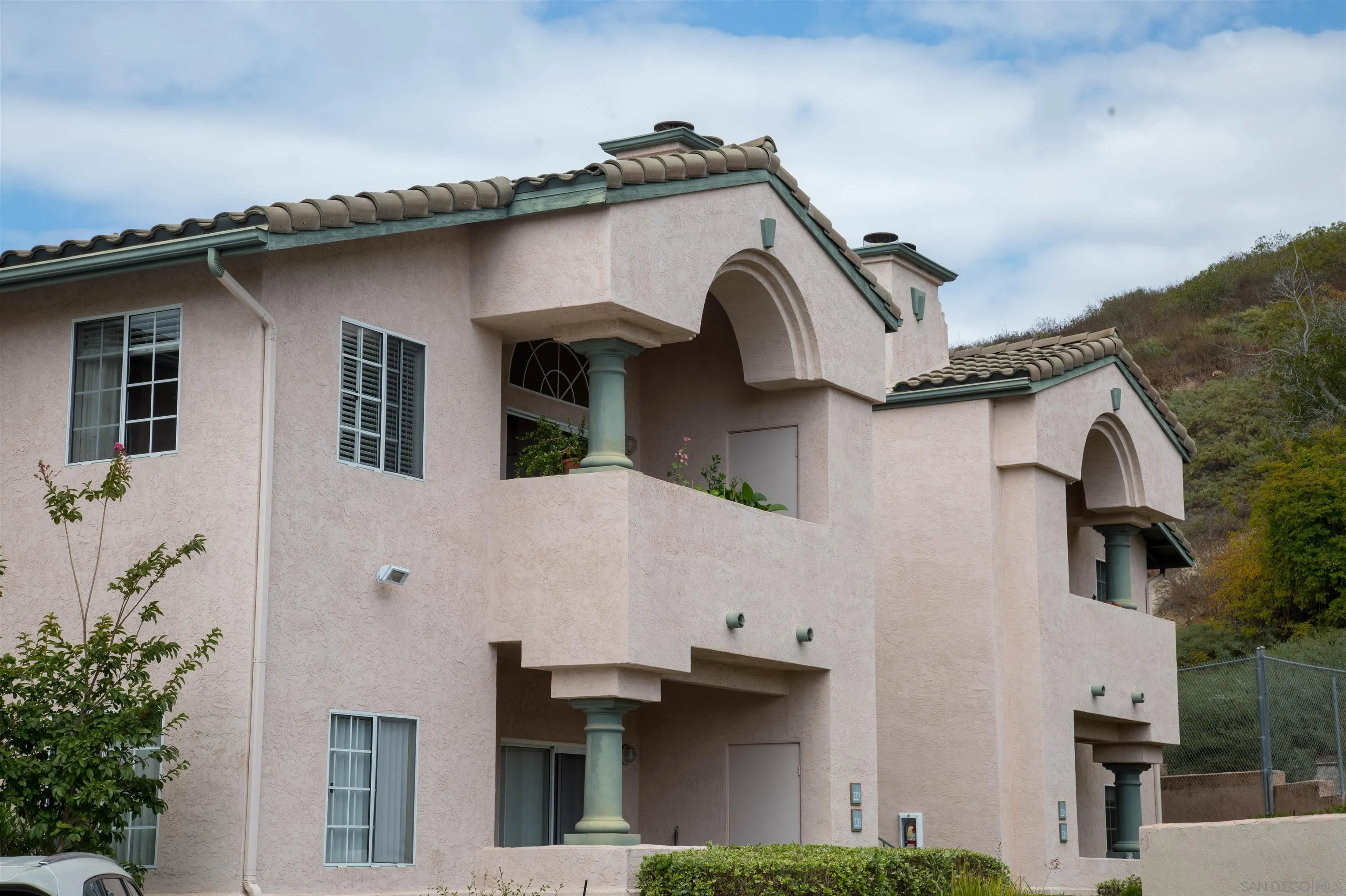 Photo #2: 250001032 Listing 
