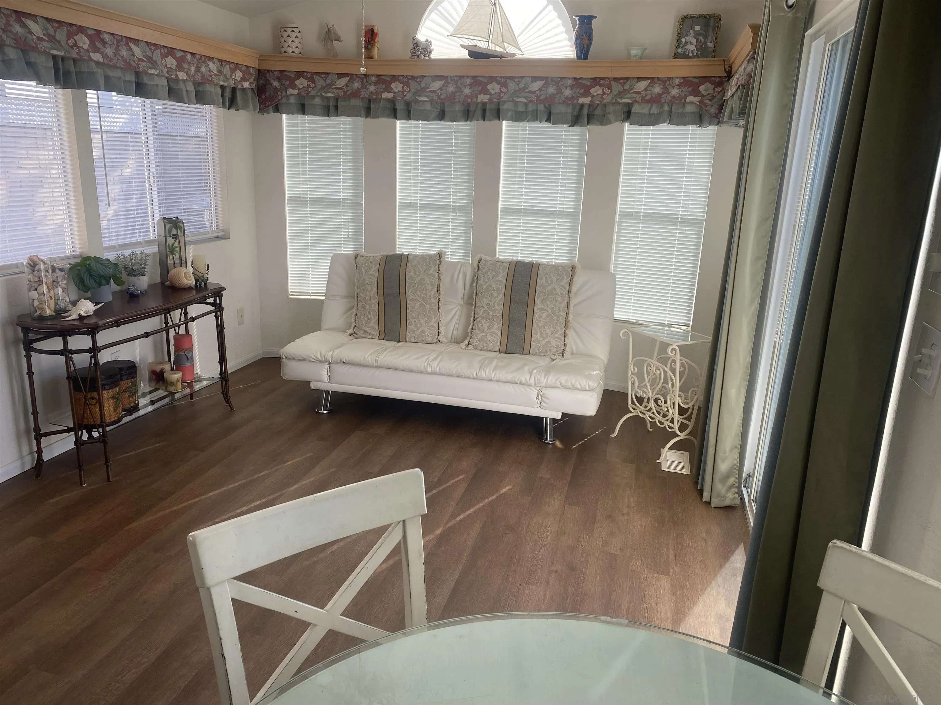 https://cdn.realtyfeed.com/cdn/127/250001241/f597738689e36a721606f09a2fb417c5.webp