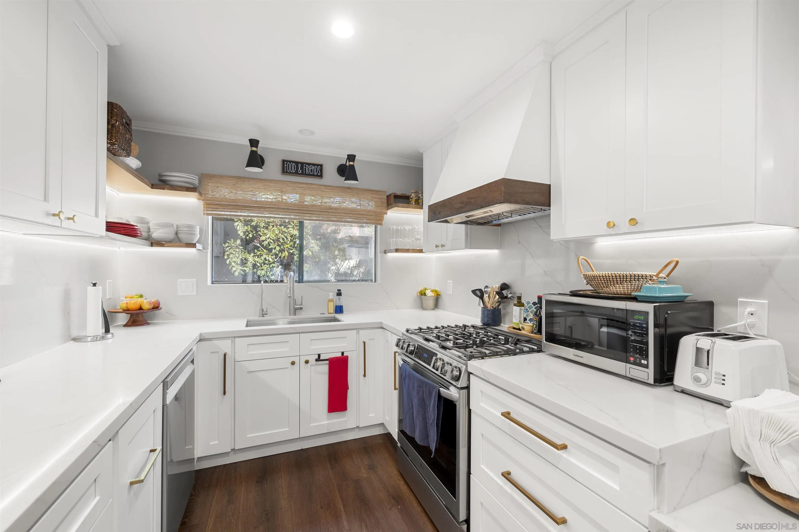 More Details about MLS # 250001314 : 1726 WHALEY AVE