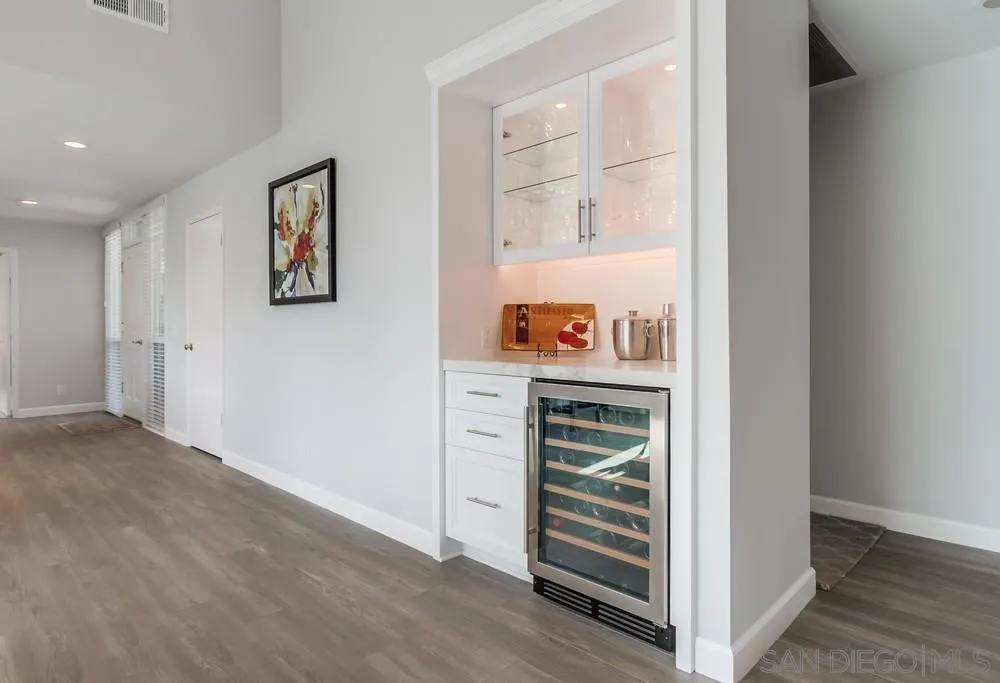https://cdn.realtyfeed.com/cdn/127/250016859/aefb74863f89486e8935d905dbeffcff.webp