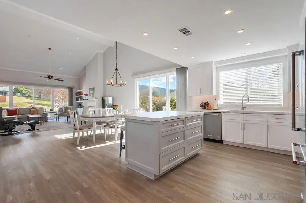 https://cdn.realtyfeed.com/cdn/127/250016859/f2b523f93886edf032387d2a3c663e0c.webp