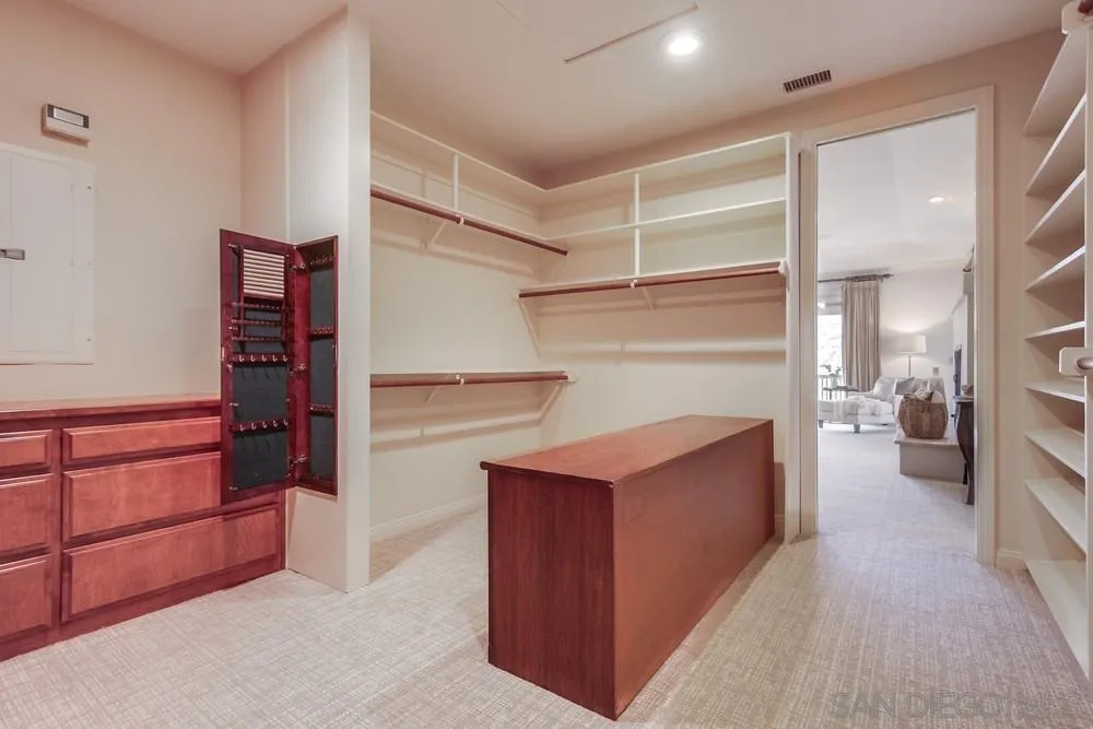 https://cdn.realtyfeed.com/cdn/127/250017120/6dd1d6cd49dada15532fedf1a53853a4.webp