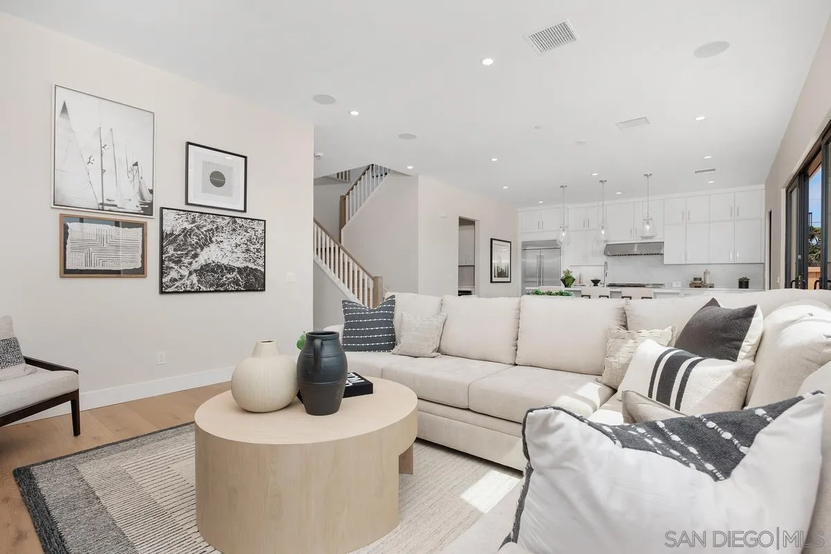 https://cdn.realtyfeed.com/cdn/127/250017163/945fb38d1b58ac0589dbd836b1efaa66.webp