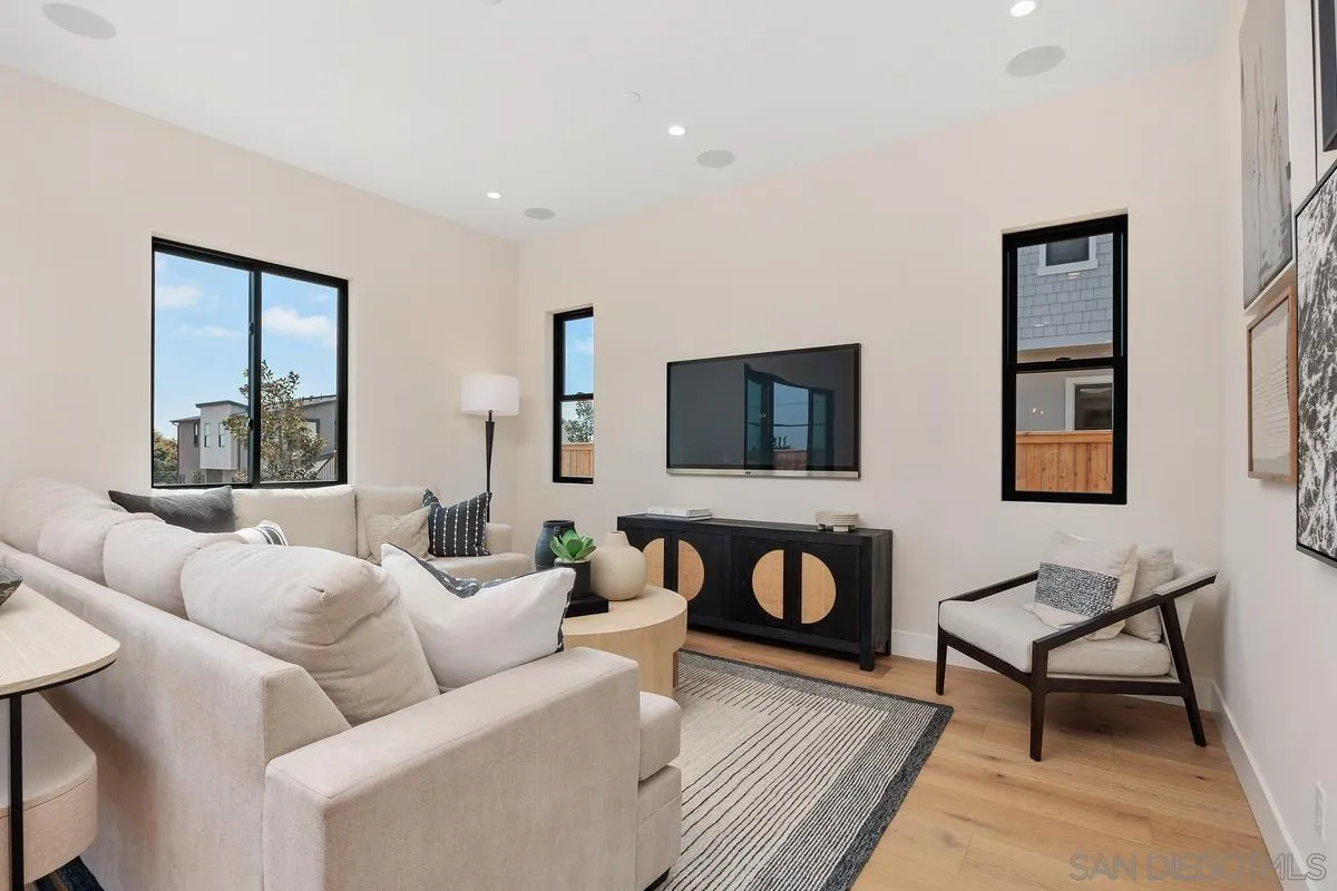 https://cdn.realtyfeed.com/cdn/127/250017163/a6ff2f05ee249234f3e4f1e67bee5194.webp