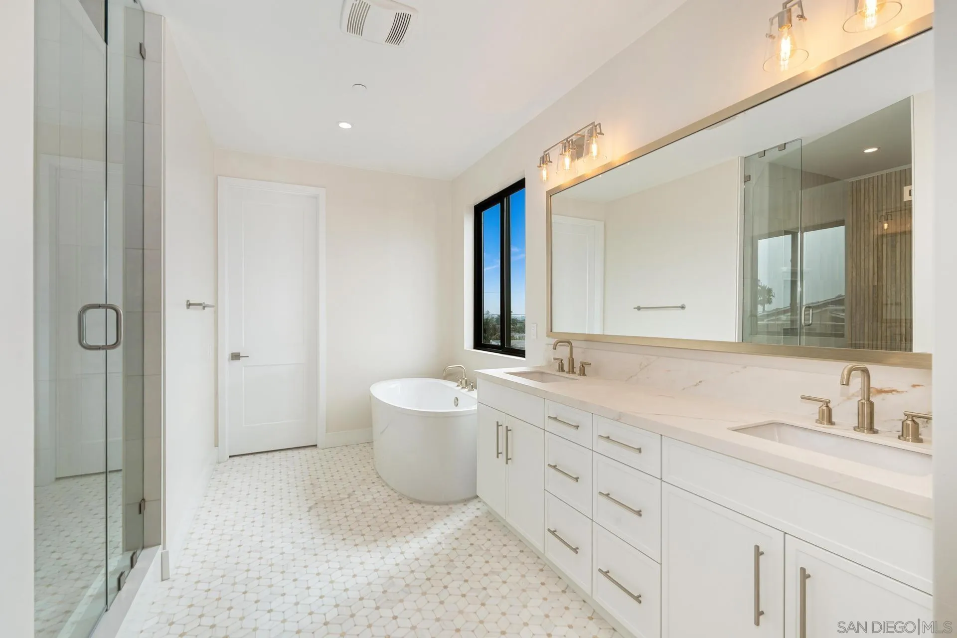 https://cdn.realtyfeed.com/cdn/127/250017163/e568c5b3a520d3ae52250e4a9d58acd4.webp