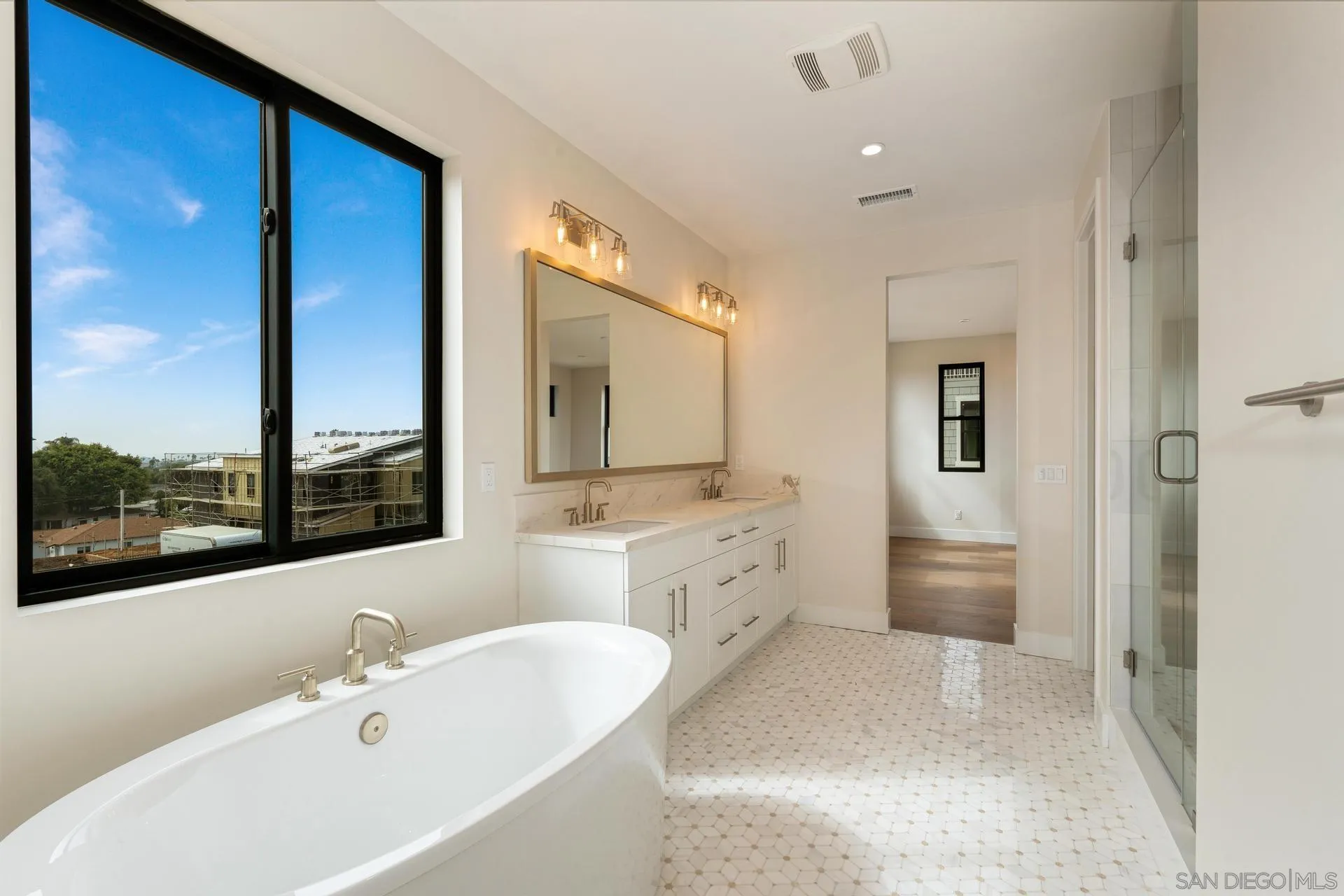 https://cdn.realtyfeed.com/cdn/127/250017163/f8798021da3085358f4c512f29c7f84c.webp
