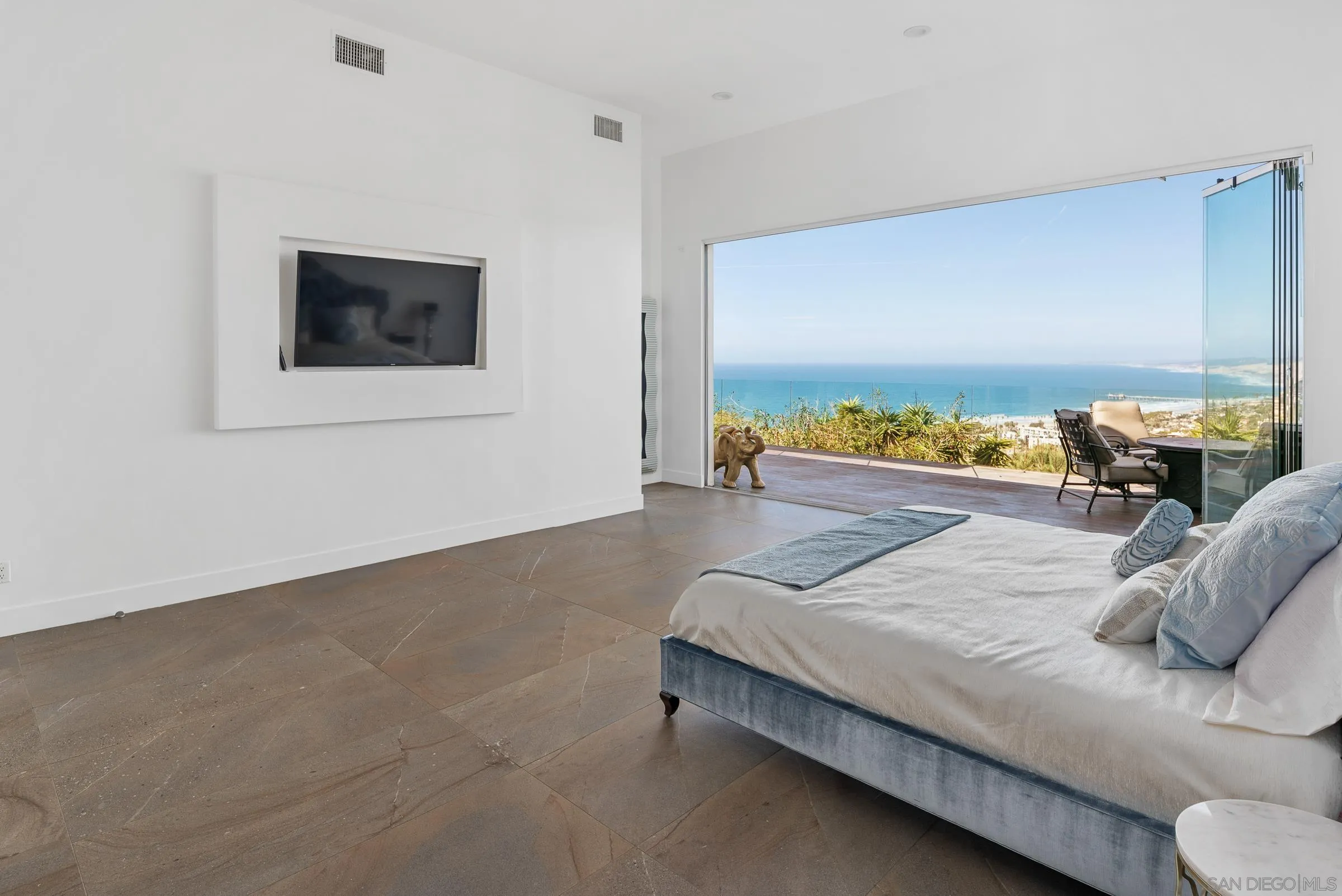 https://cdn.realtyfeed.com/cdn/127/250017196/23896b0cf418d9a9c4570d4e906cfc2c.webp
