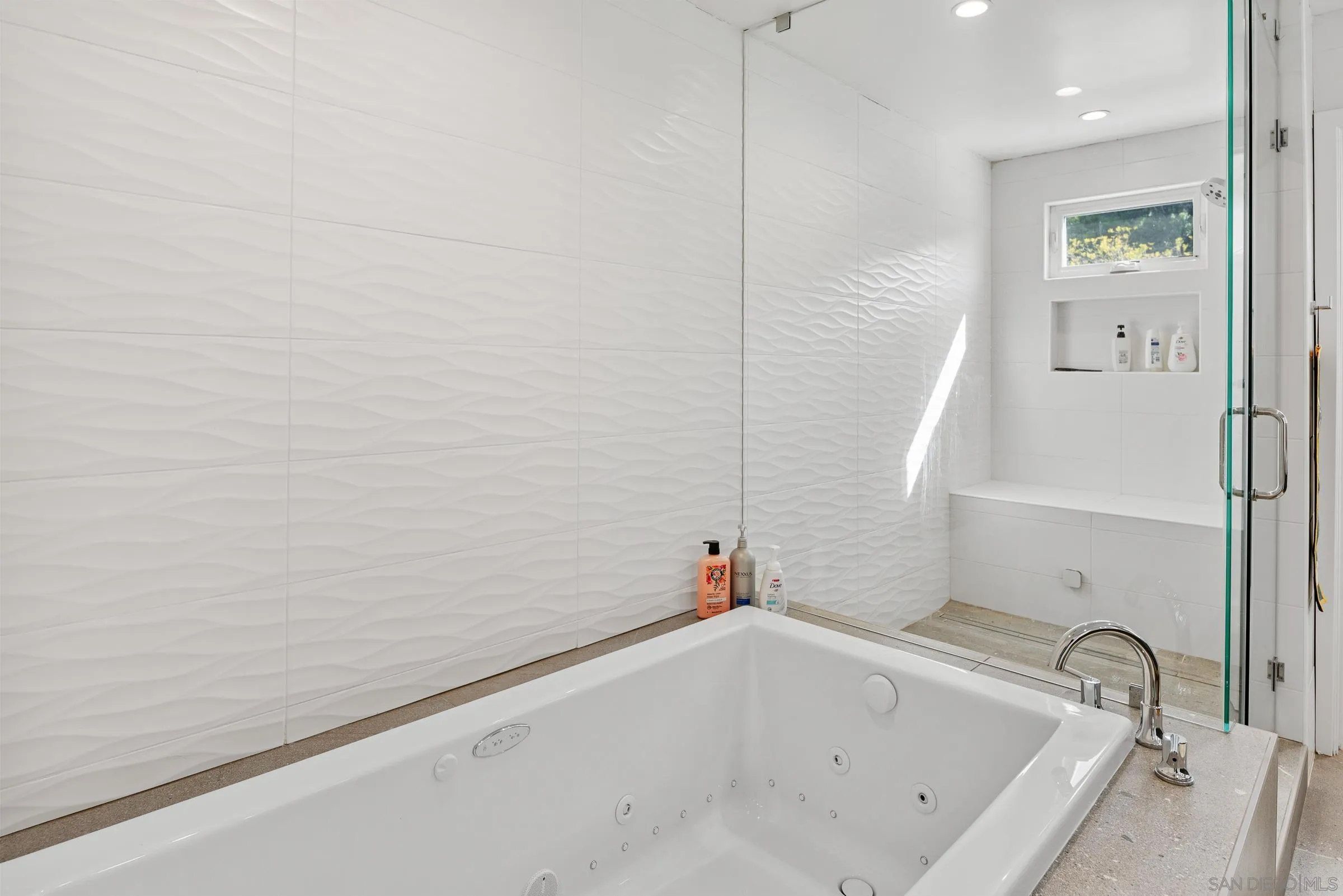 https://cdn.realtyfeed.com/cdn/127/250017196/3d0dd358fed5e90f891bd1ccd31abd83.webp