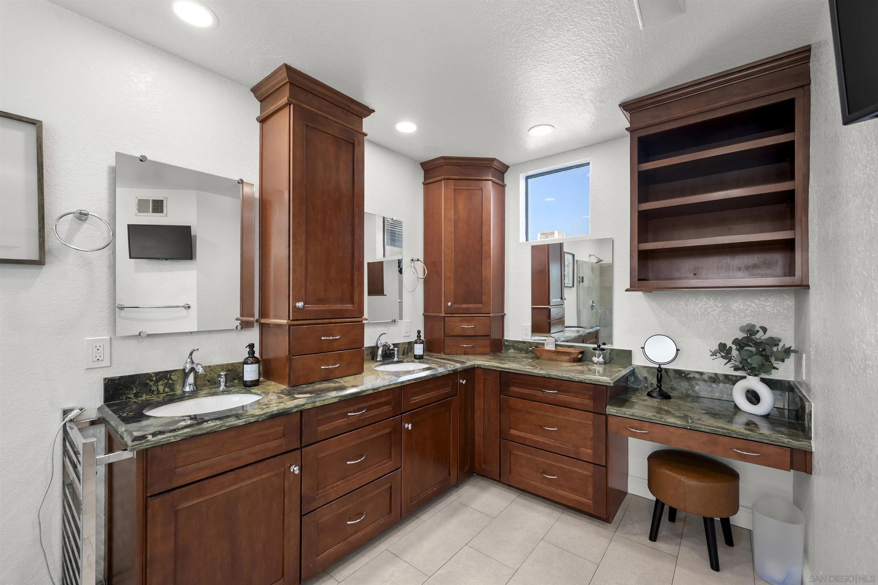 https://cdn.realtyfeed.com/cdn/127/250017441/da7c812e291371c6278b9dd92613c755.webp