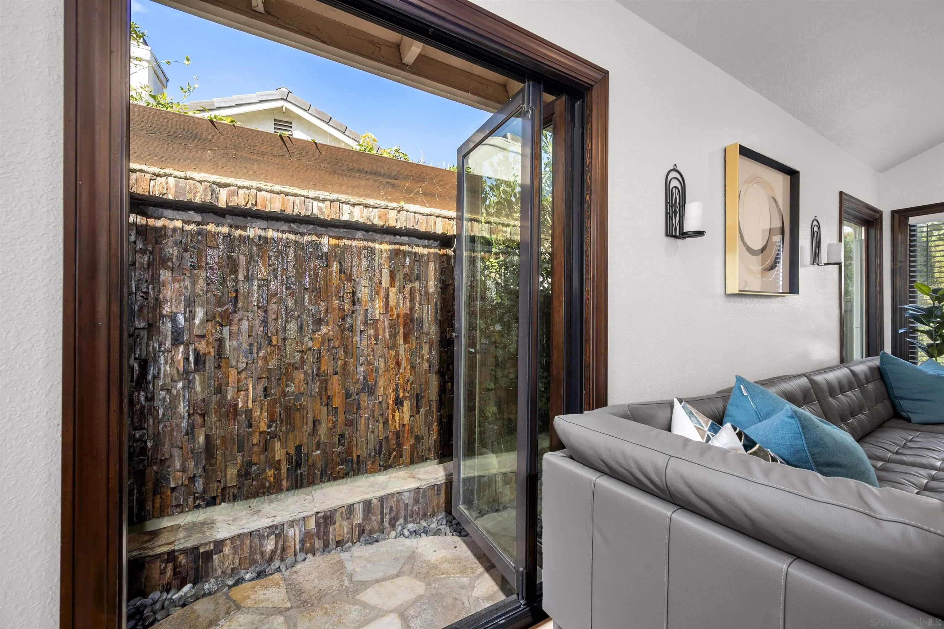 https://cdn.realtyfeed.com/cdn/127/250017441/de17262fd7187be43bbe561a2a8c899c.webp