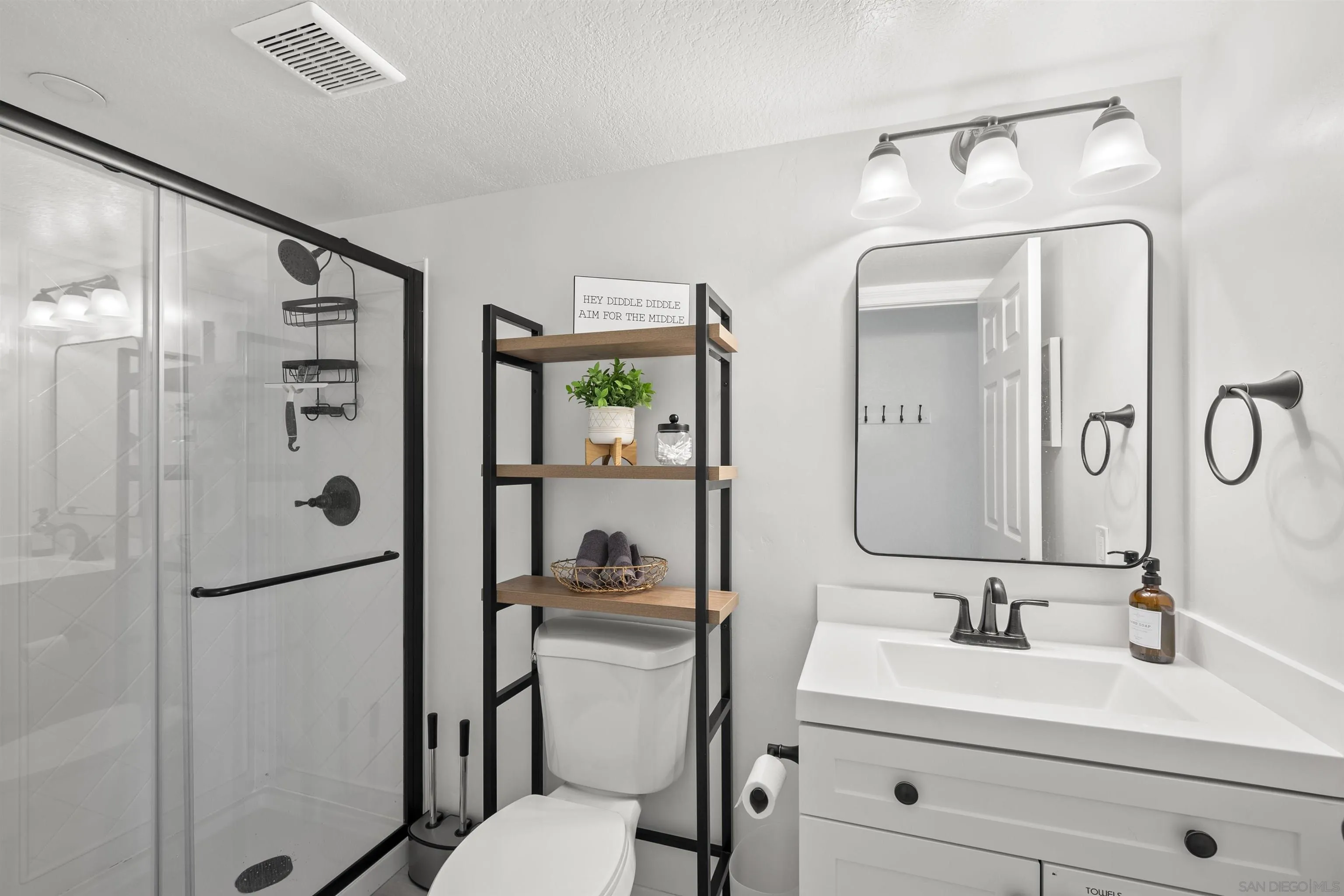 https://cdn.realtyfeed.com/cdn/127/250017441/ff171712bb9453788c59ae96406e6f59.webp