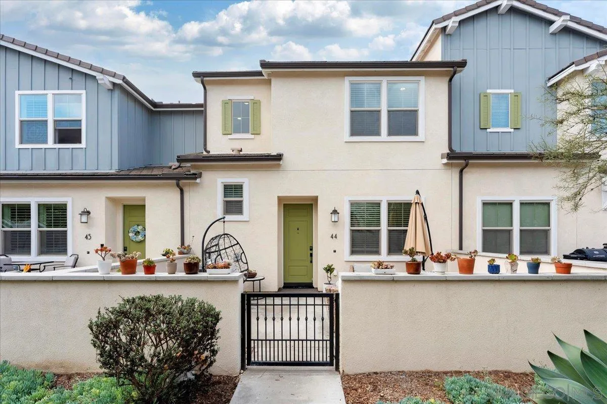 More Details about MLS # 250017731 : 1917 AVENIDA ECHEVERIA UNIT 44
