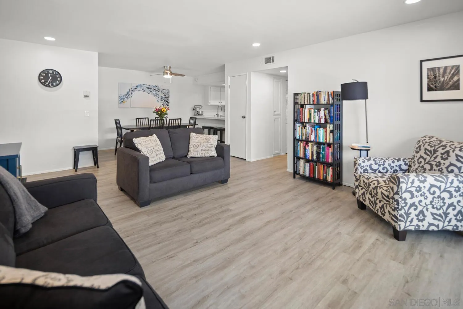 More Details about MLS # 250017828 : 3930 CENTRE ST UNIT 103
