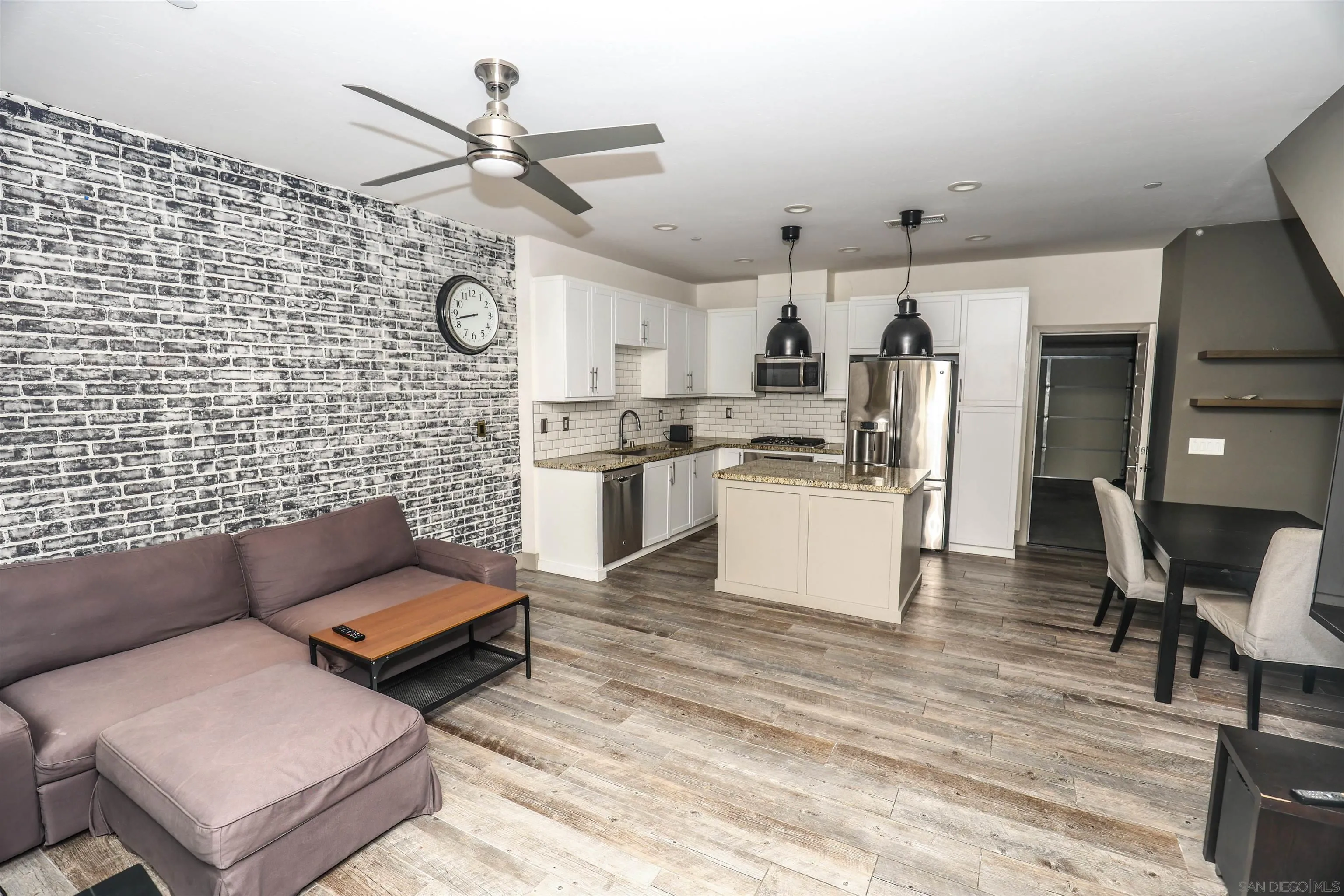 https://cdn.realtyfeed.com/cdn/127/250017941/ec6bbdd54322d4561e1e50ef94e4da4c.webp