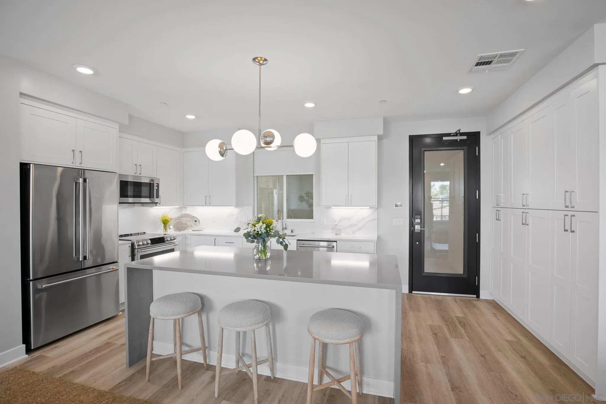 Photo #2: 250017997 Listing 