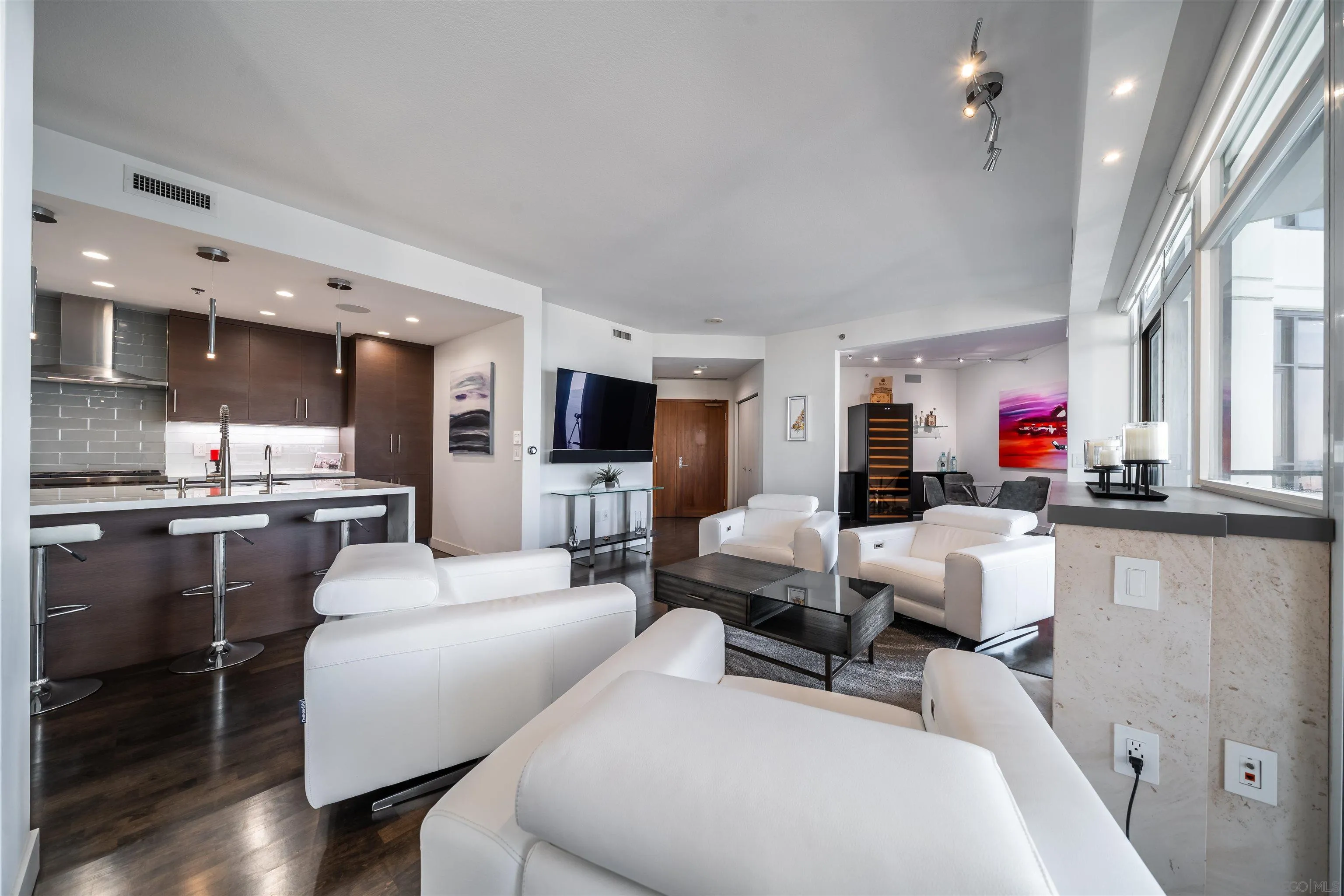 Photo #5: 250018008 Listing 